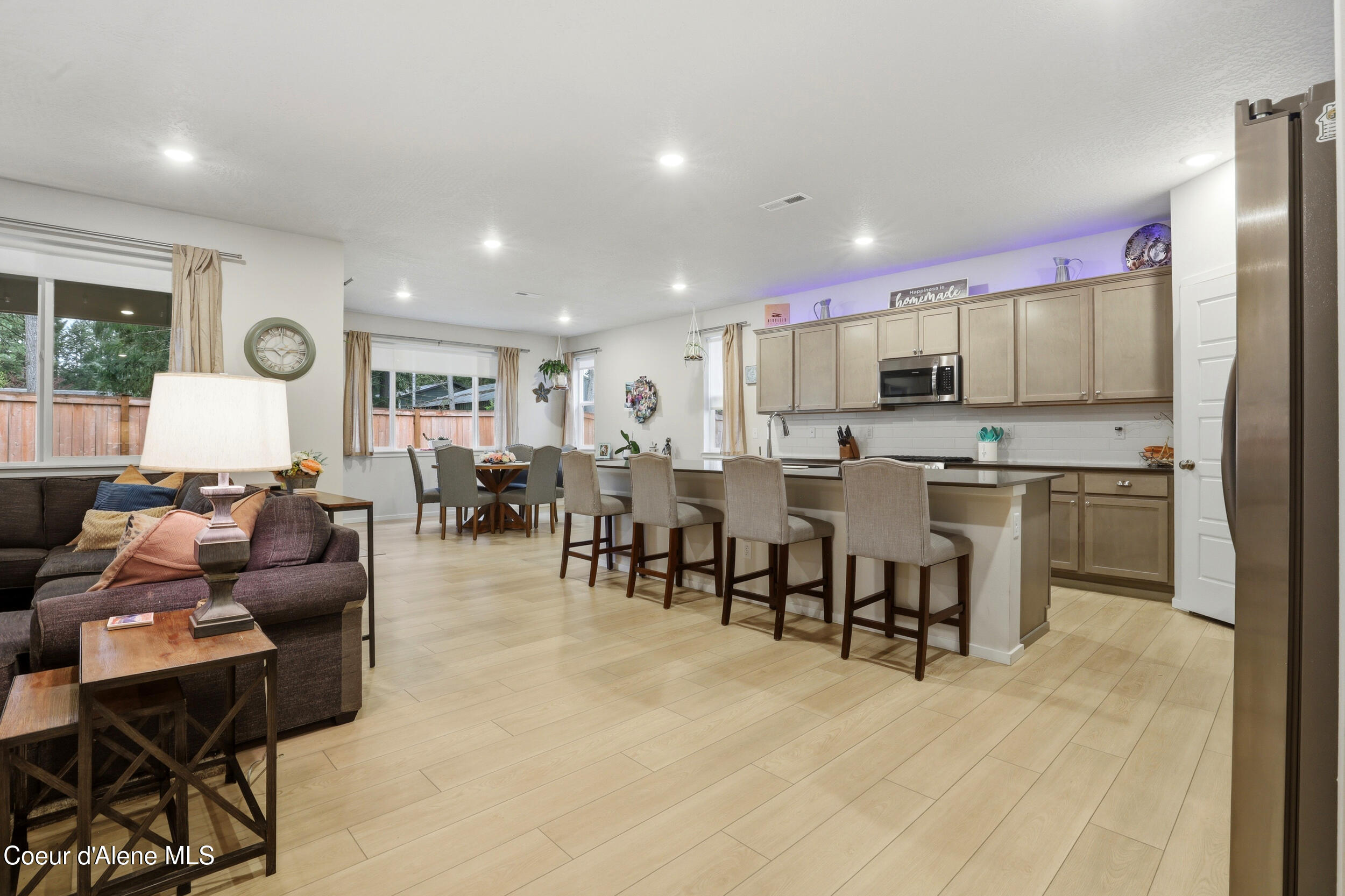 248 E Sandmyrtle AVE