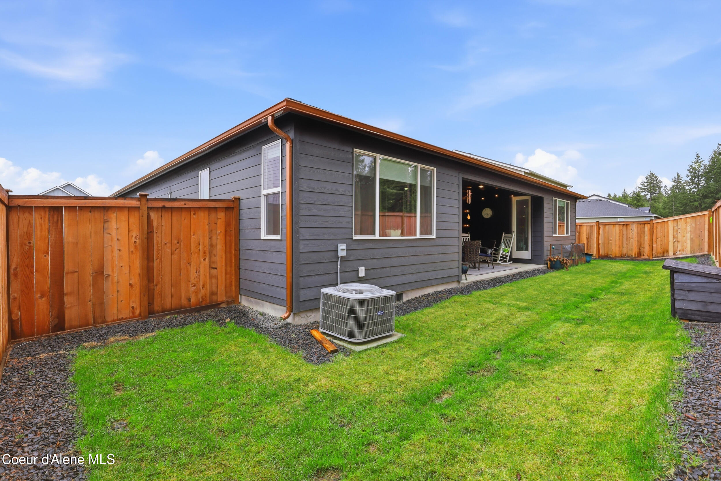 248 E Sandmyrtle AVE