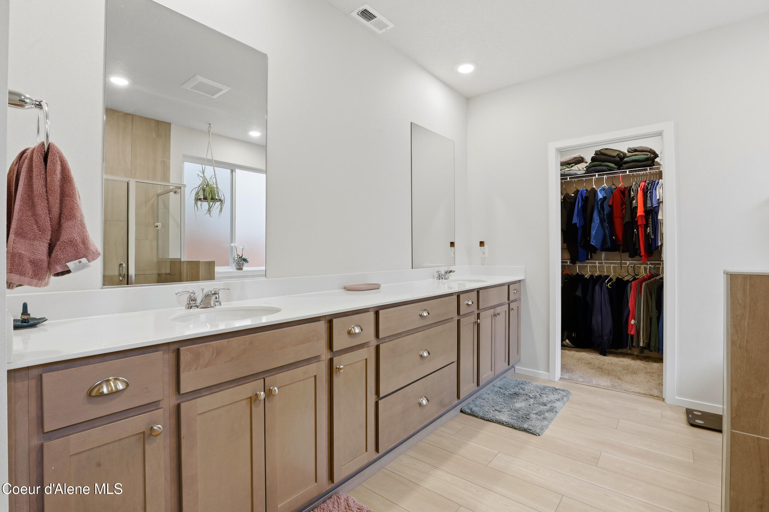 248 E Sandmyrtle AVE