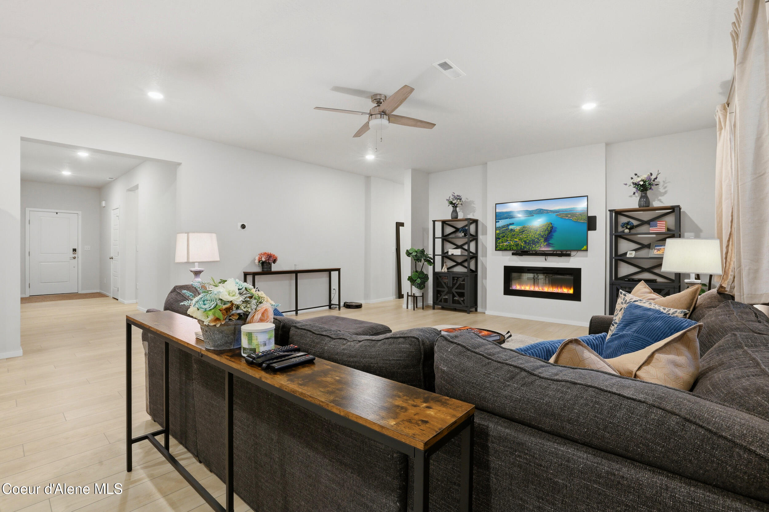 248 E Sandmyrtle AVE