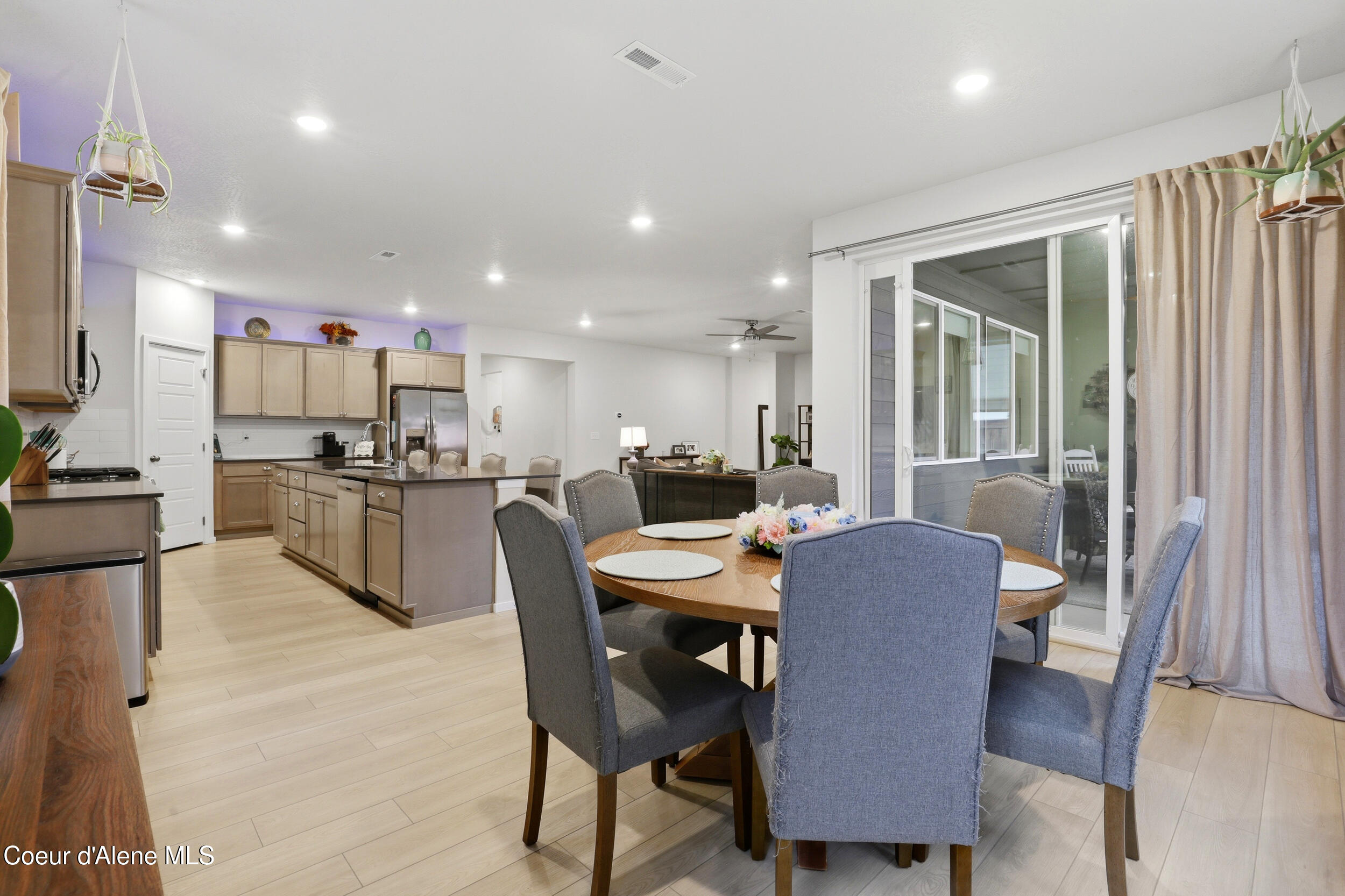 248 E Sandmyrtle AVE