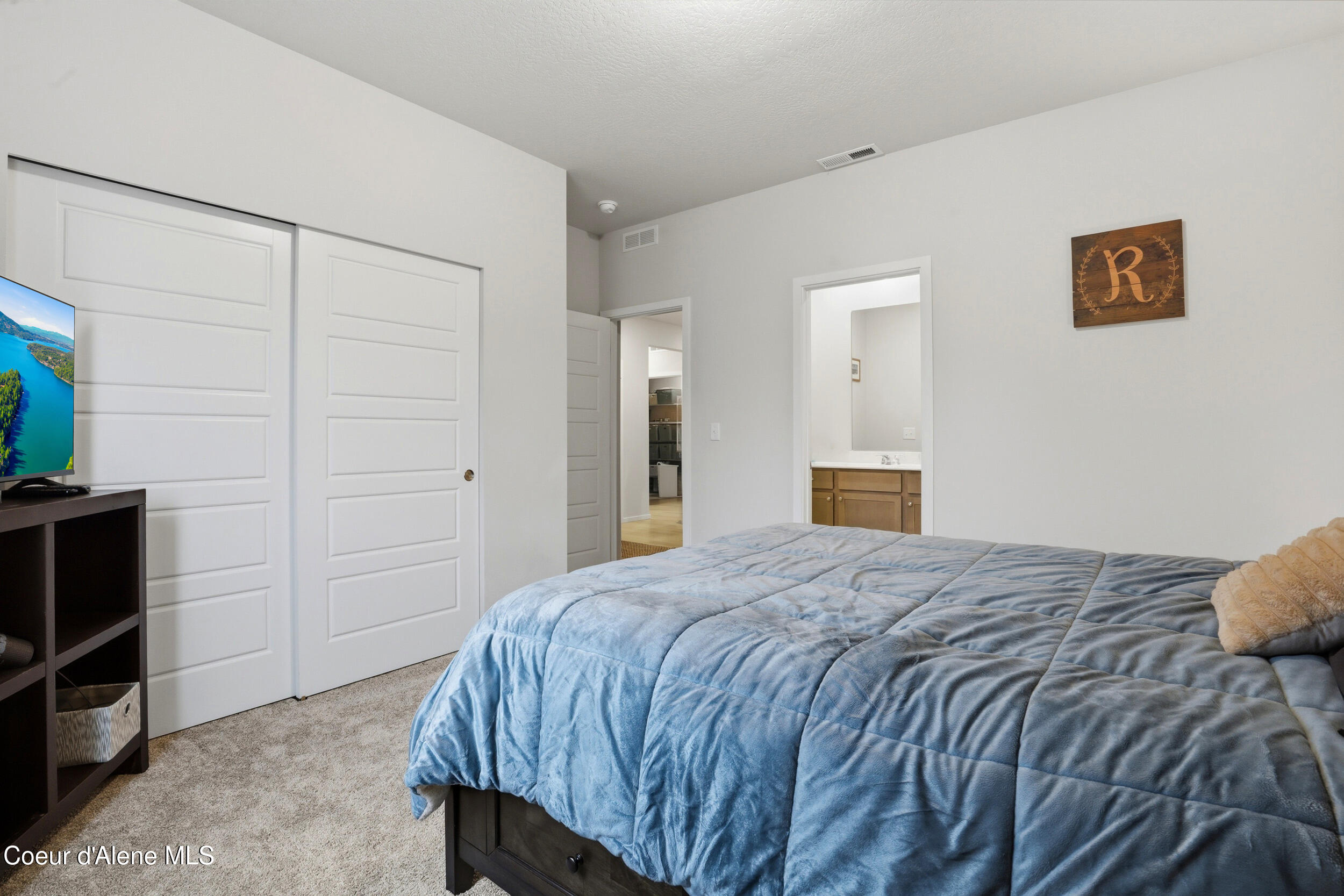 248 E Sandmyrtle AVE