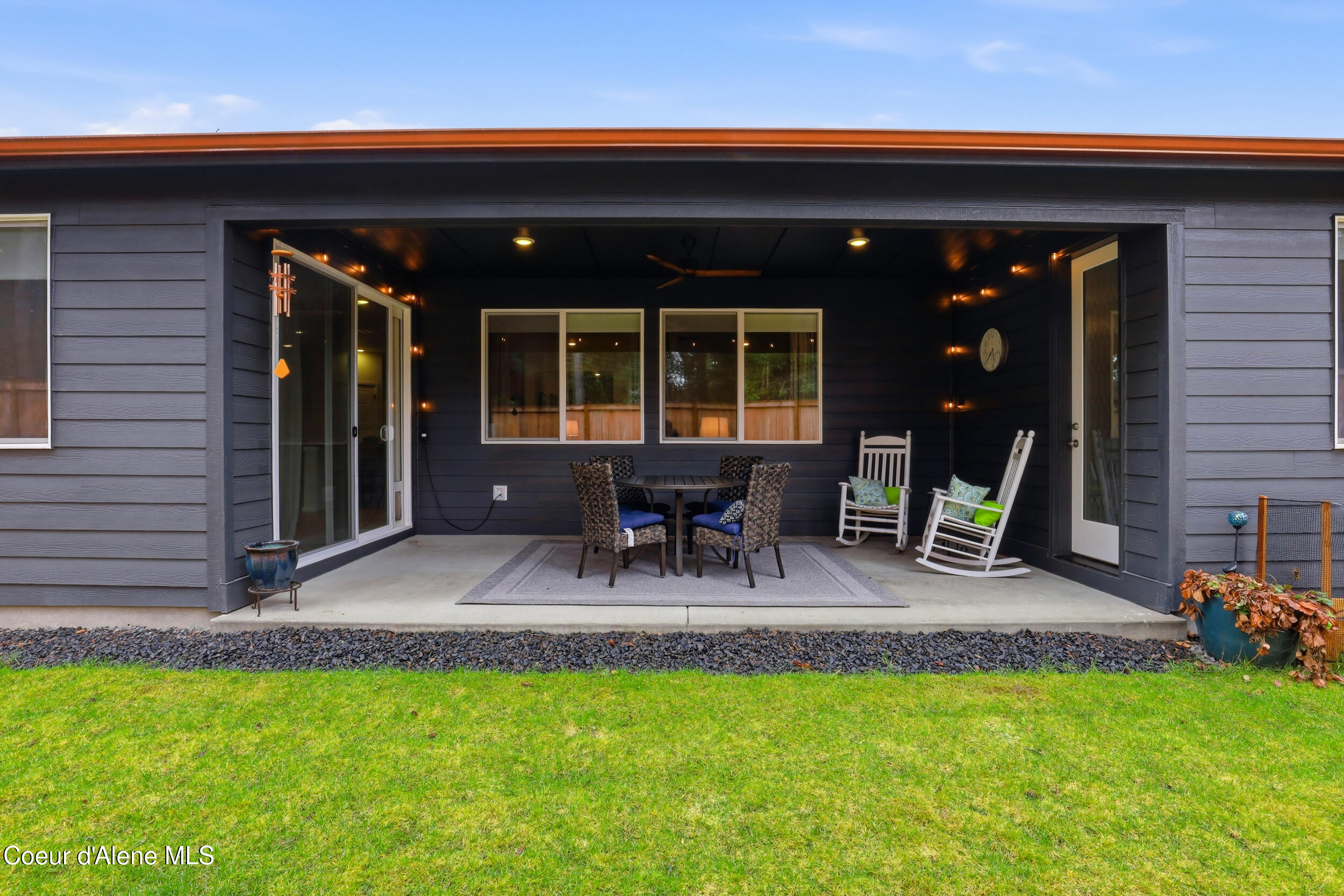 248 E Sandmyrtle AVE