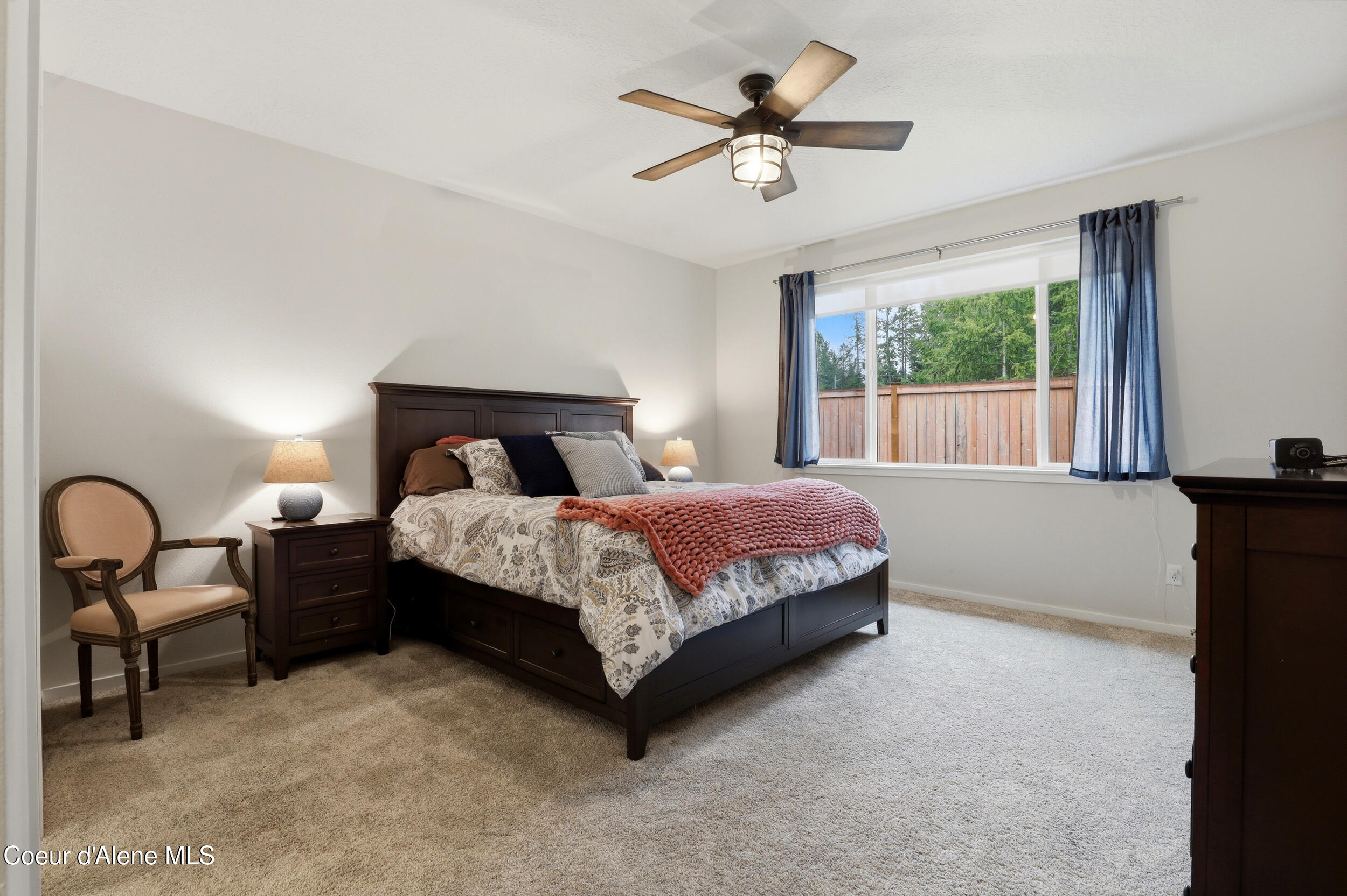 248 E Sandmyrtle AVE