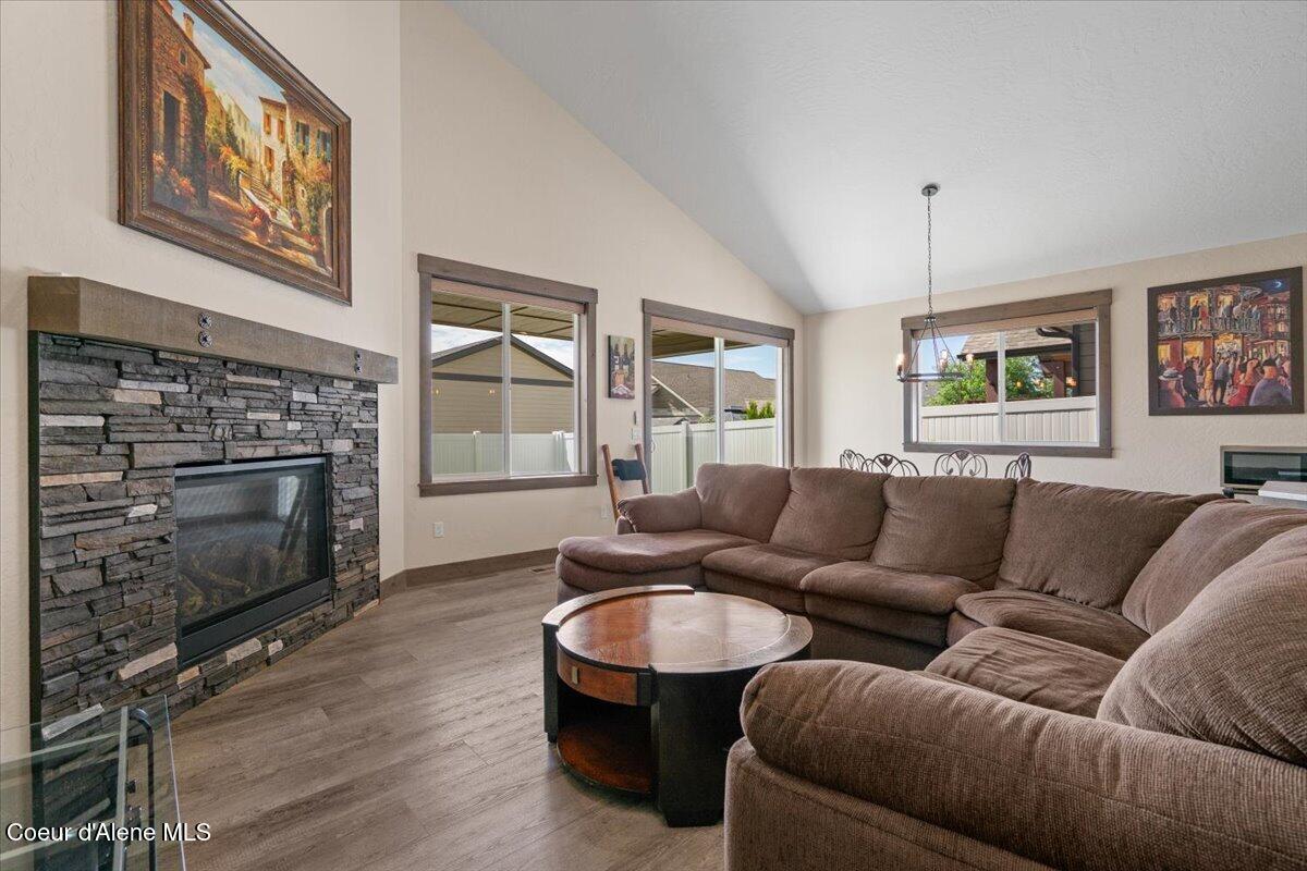940 W Wayward CIR