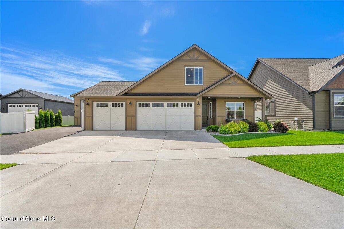 940 W Wayward CIR