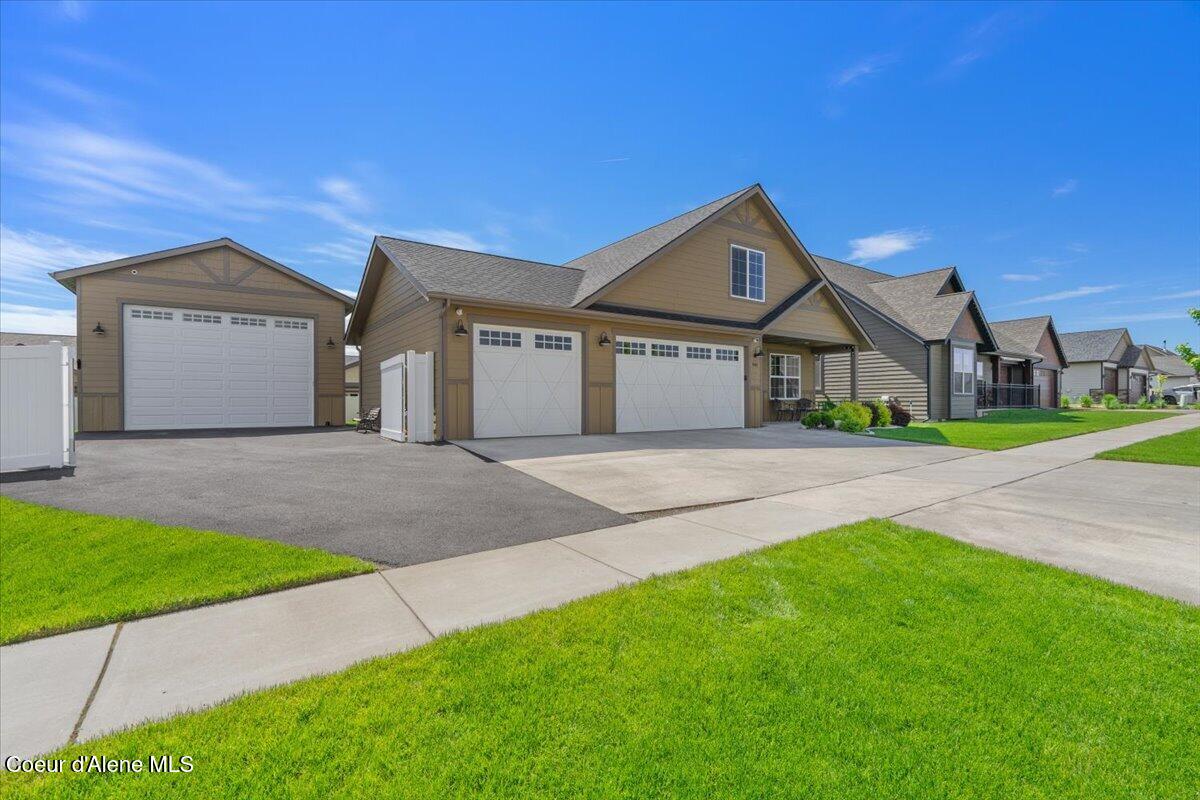 940 W Wayward CIR