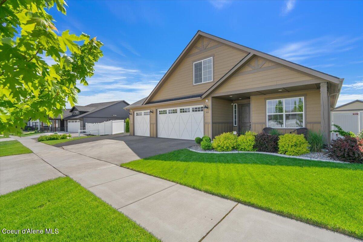 940 W Wayward CIR
