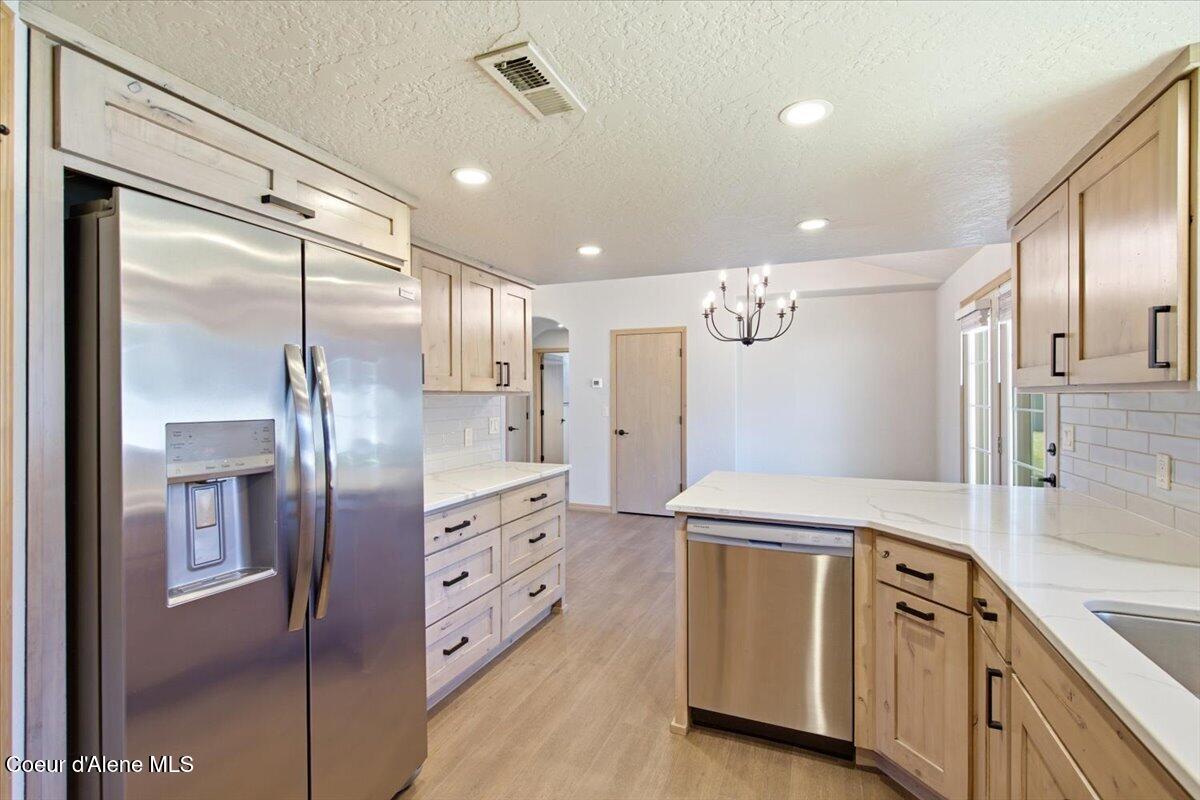 697 W Honeysuckle AVE