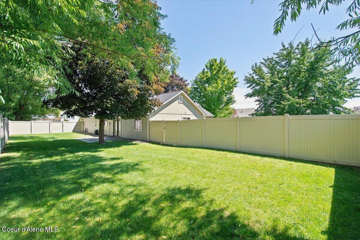 697 W Honeysuckle AVE