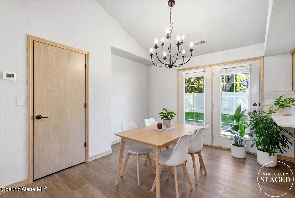 697 W Honeysuckle AVE