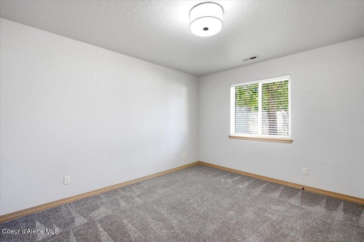 697 W Honeysuckle AVE
