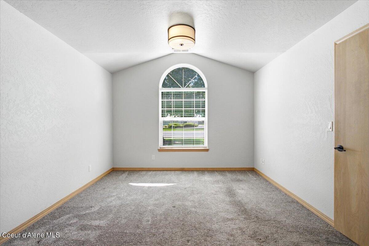 697 W Honeysuckle AVE