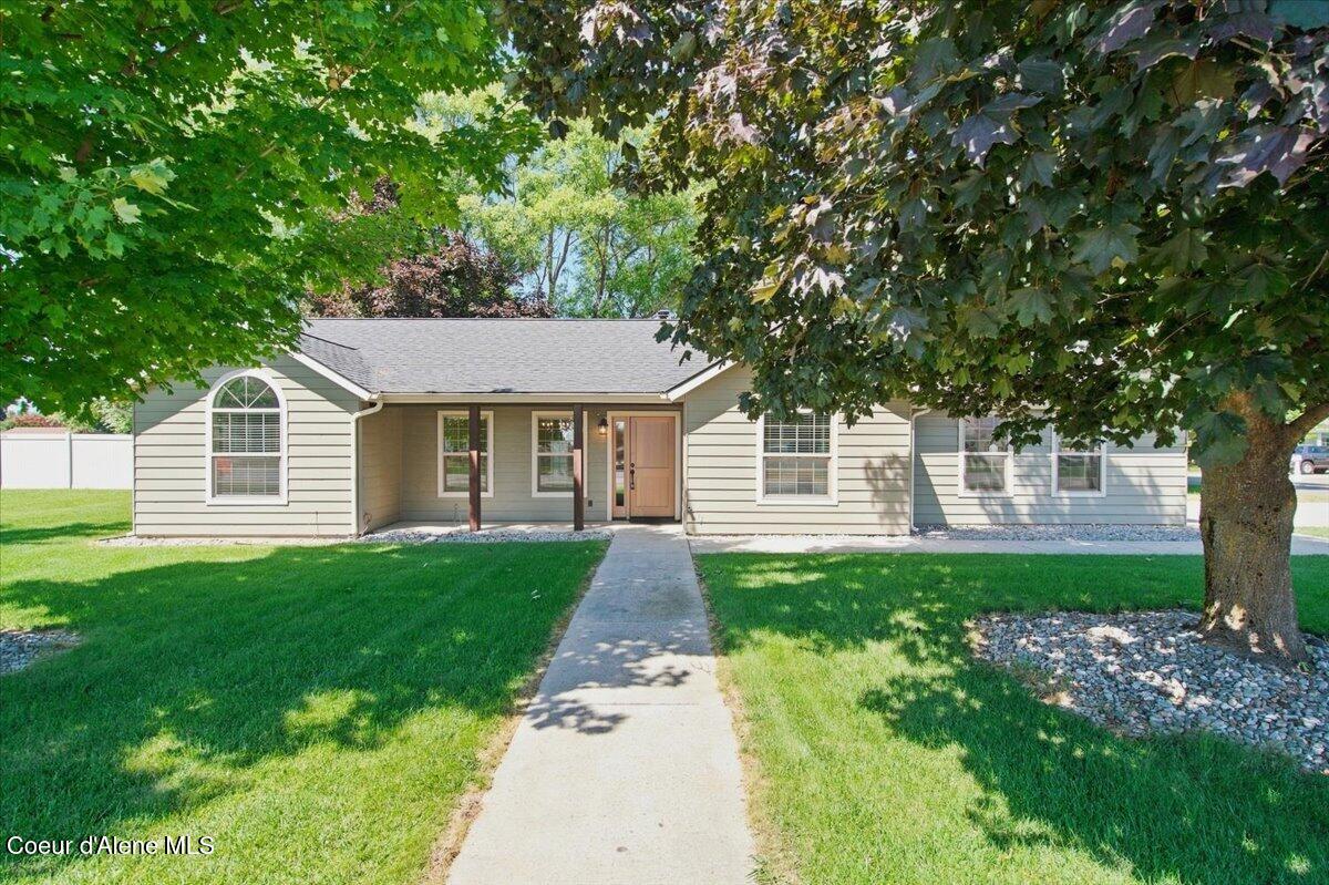 697 W Honeysuckle AVE