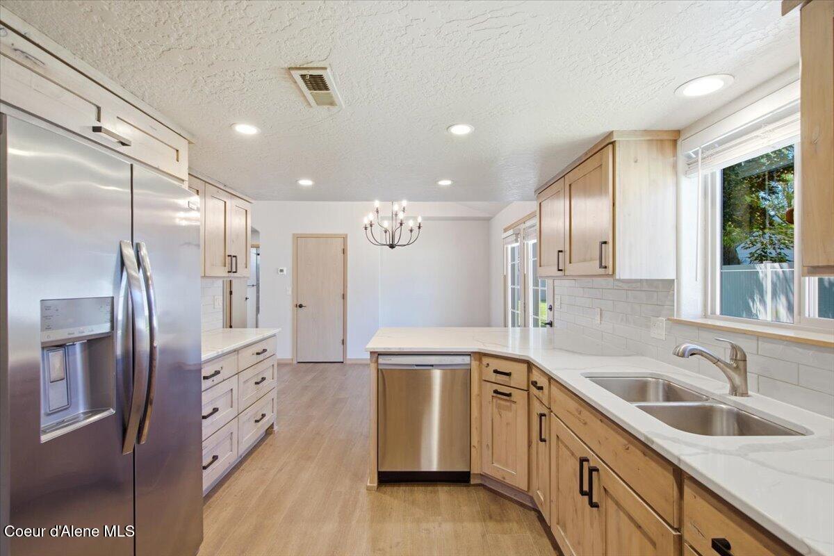 697 W Honeysuckle AVE