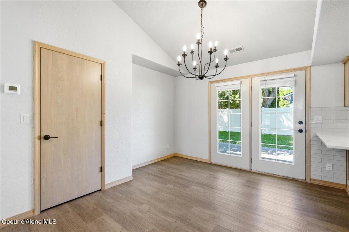 697 W Honeysuckle AVE