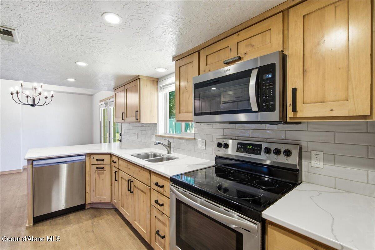 697 W Honeysuckle AVE