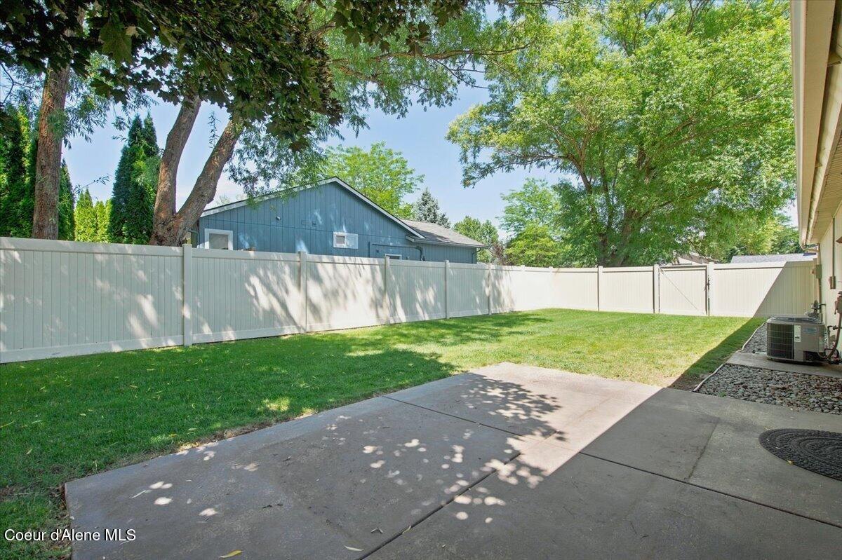 697 W Honeysuckle AVE