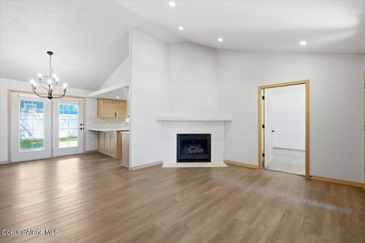 697 W Honeysuckle AVE