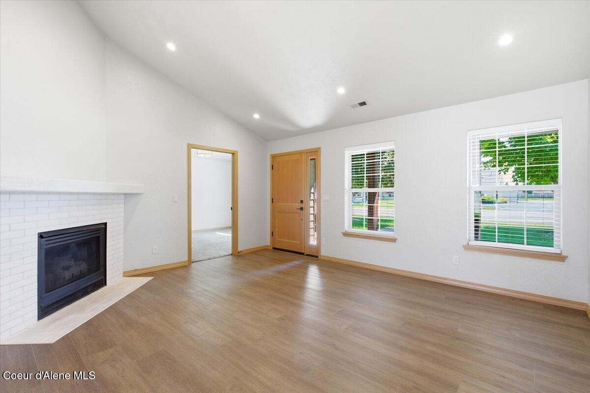697 W Honeysuckle AVE