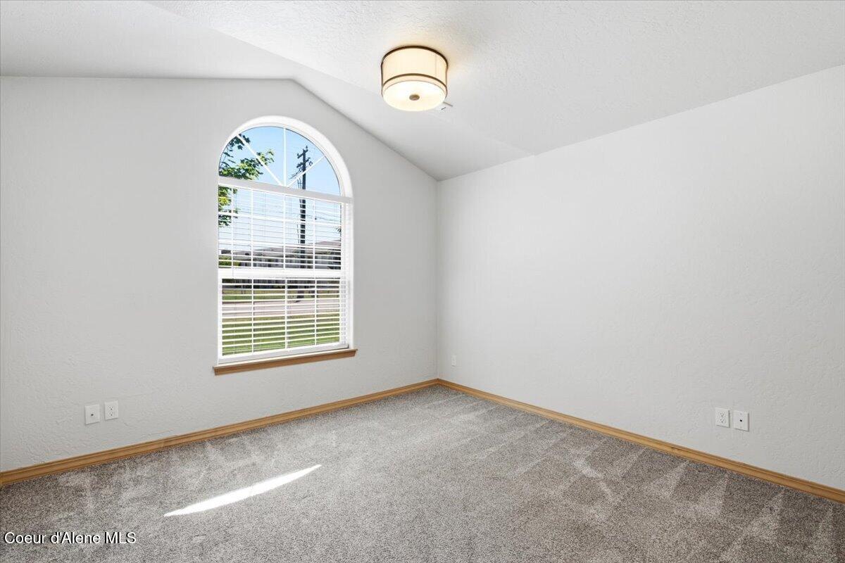 697 W Honeysuckle AVE