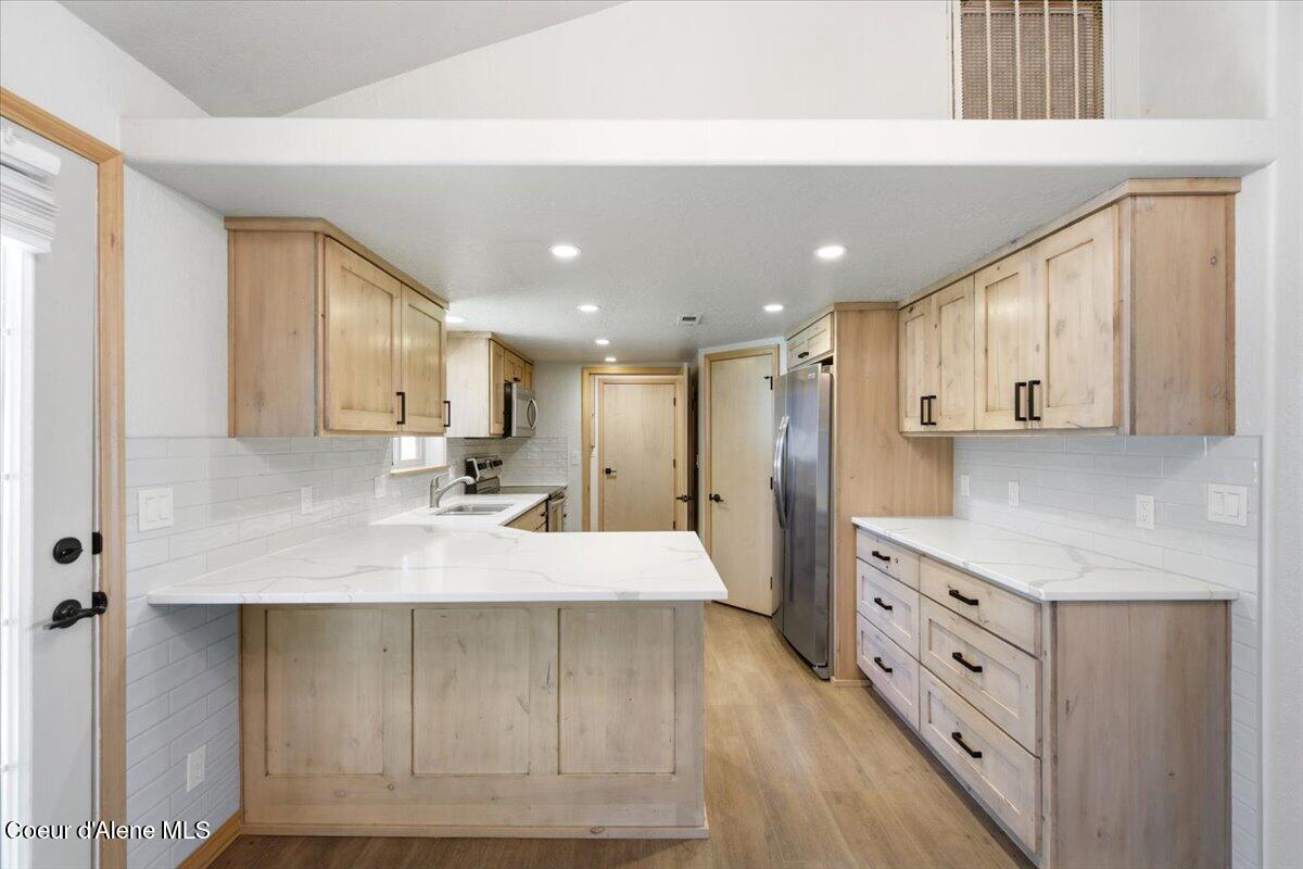 697 W Honeysuckle AVE