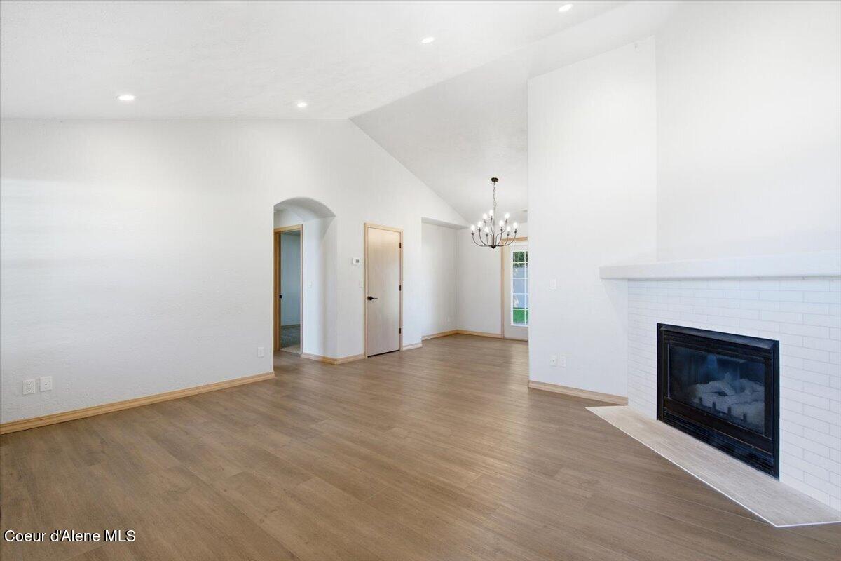 697 W Honeysuckle AVE