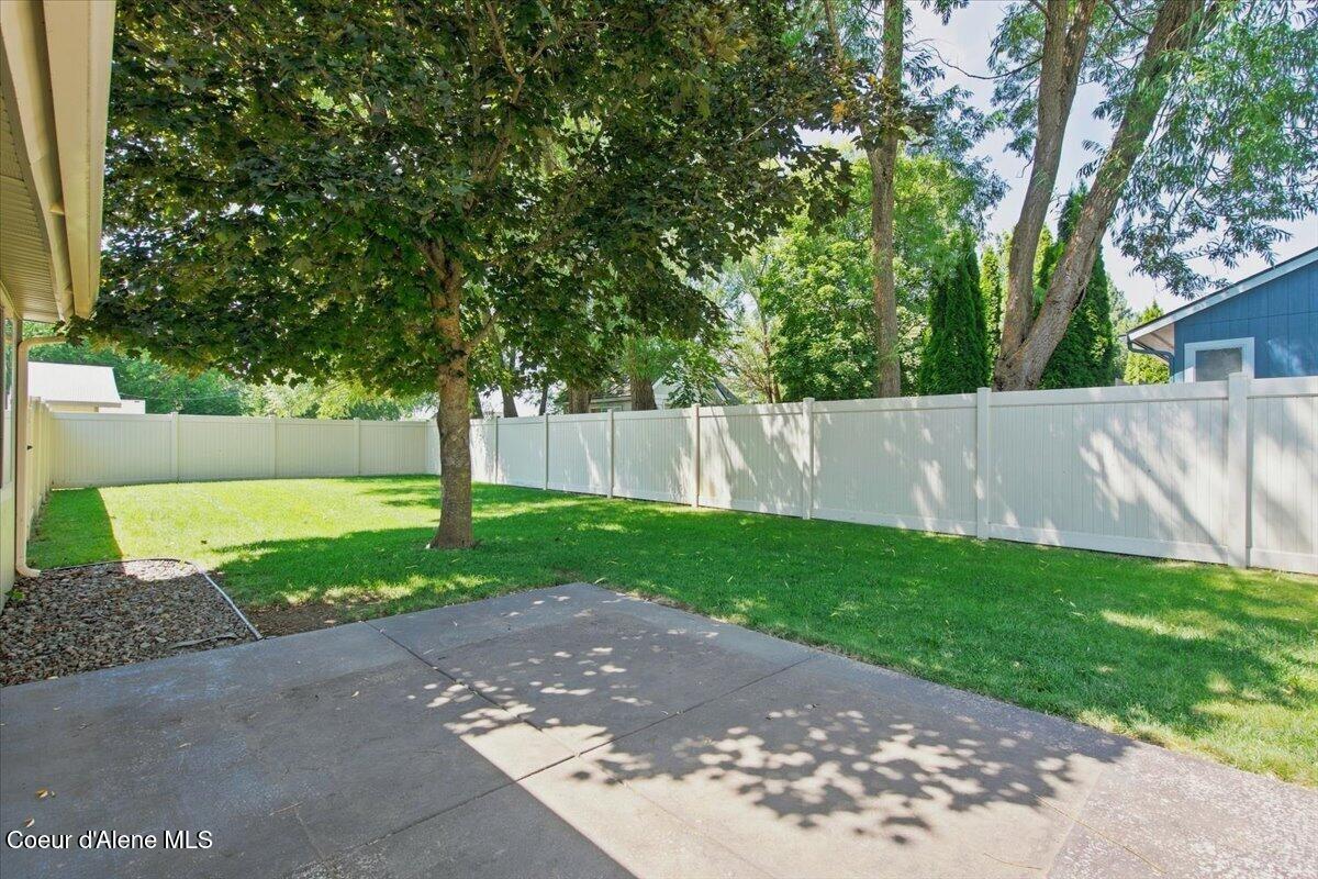 697 W Honeysuckle AVE