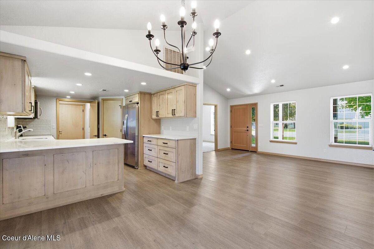 697 W Honeysuckle AVE