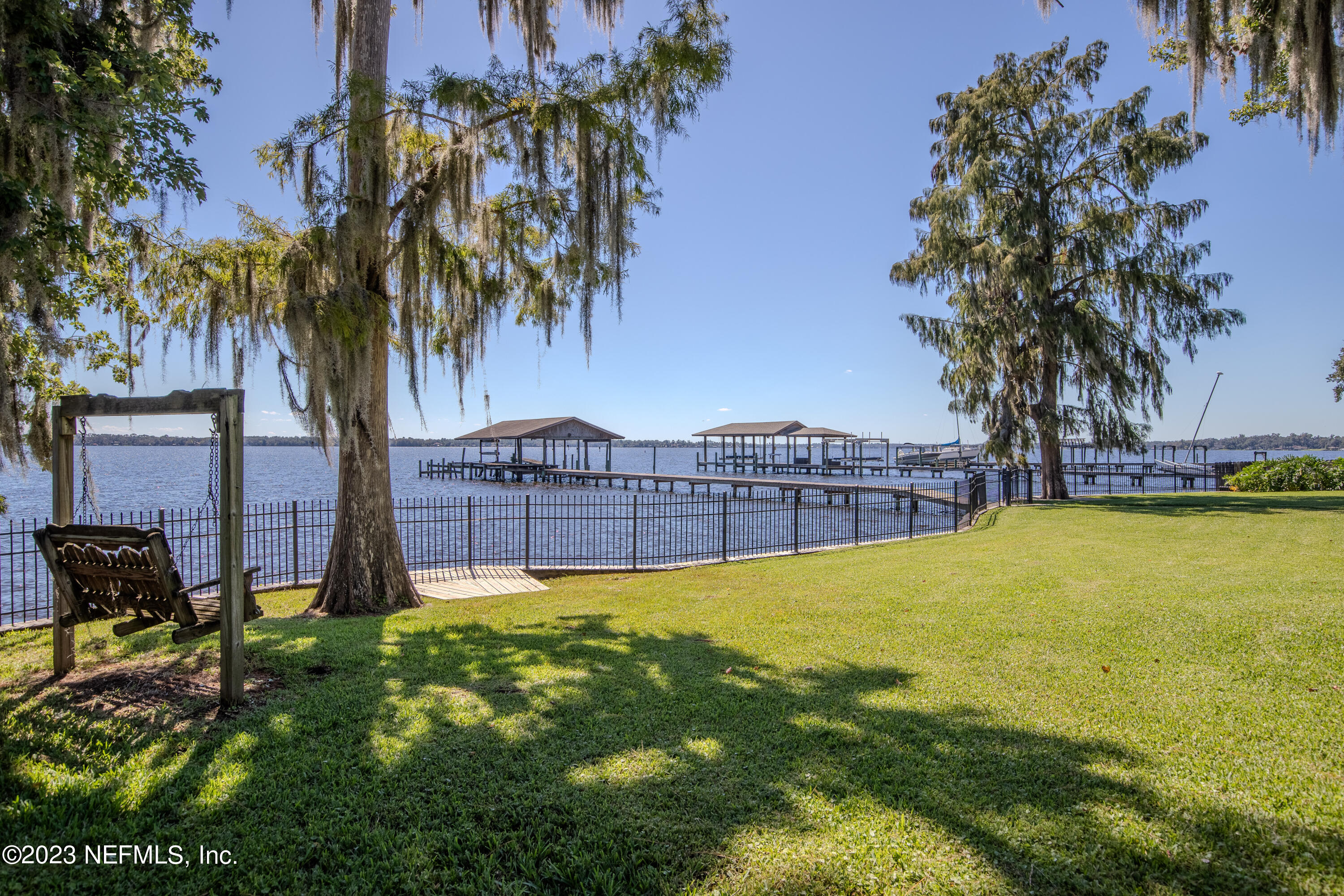1090 DOCTORS LAKE INLET COVE