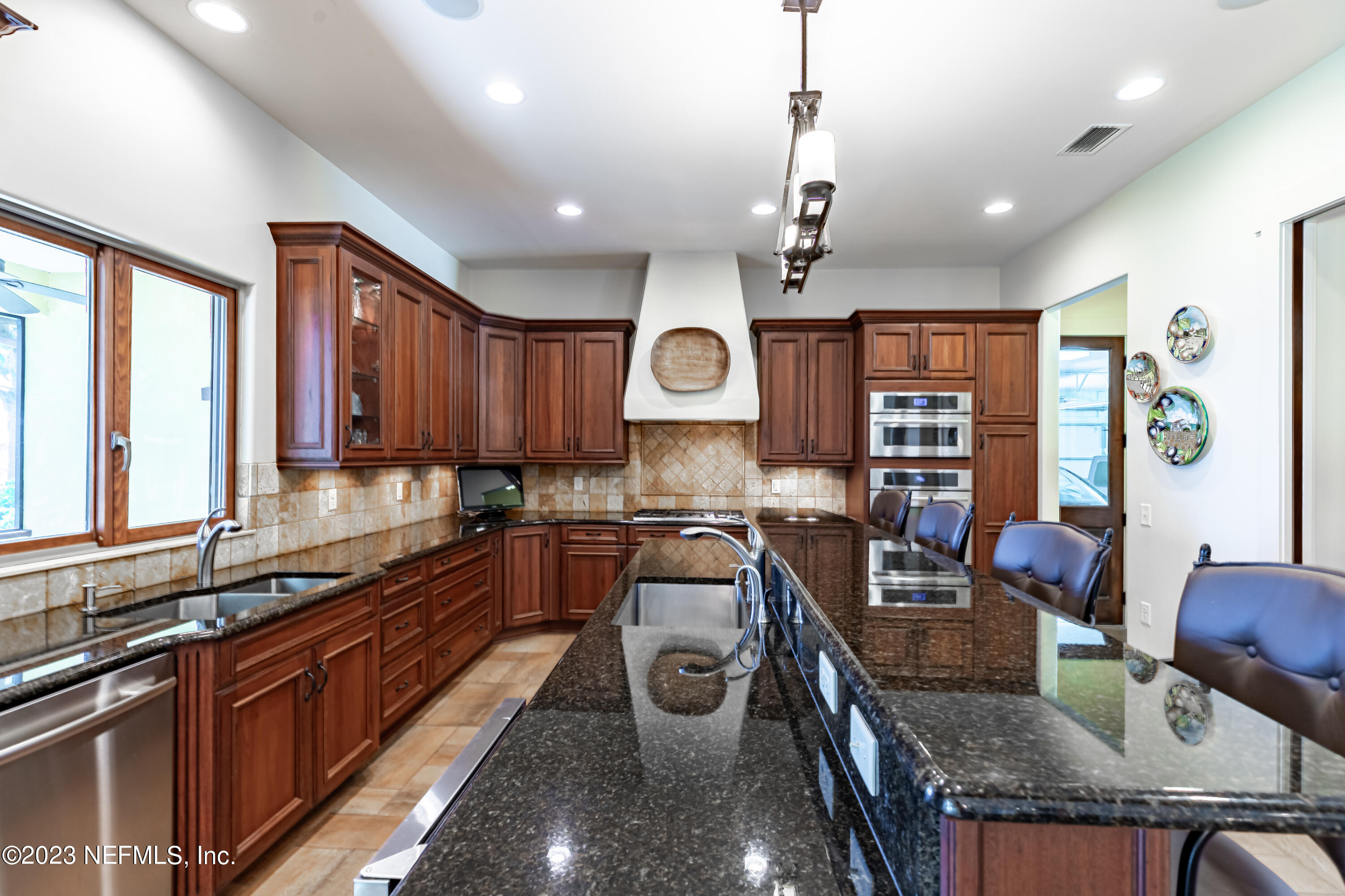 1090 DOCTORS LAKE INLET COVE
