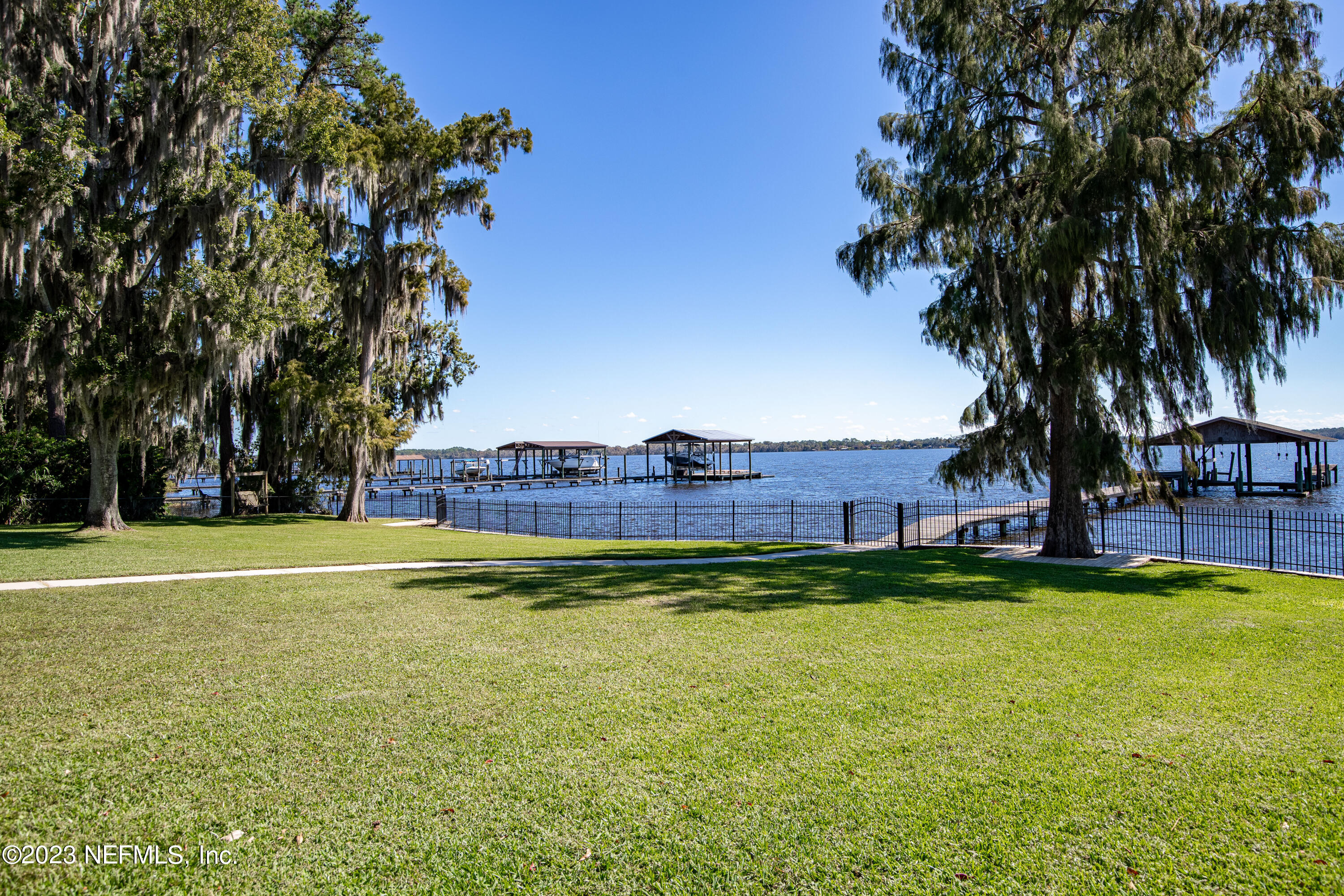 1090 DOCTORS LAKE INLET COVE
