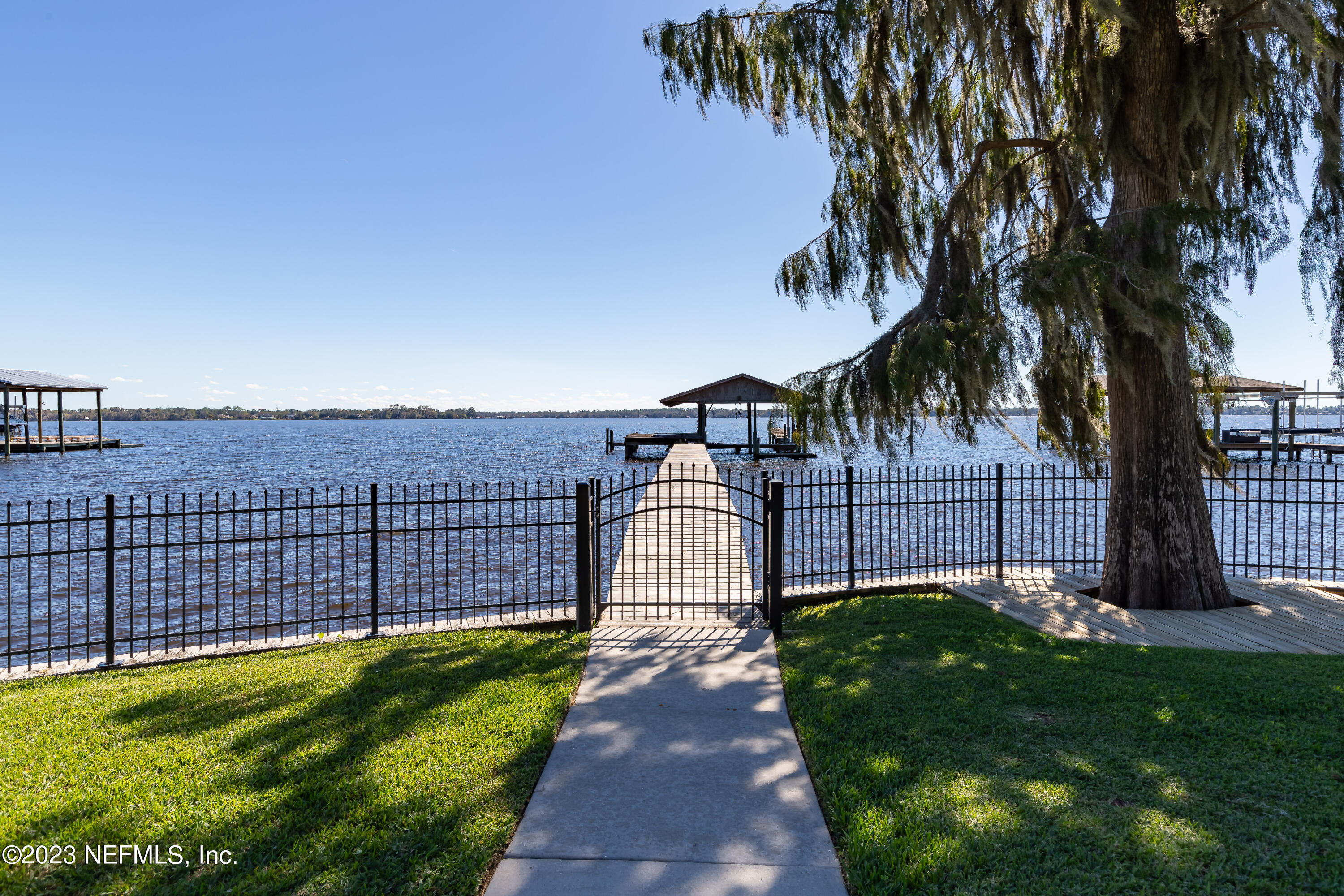 1090 DOCTORS LAKE INLET COVE