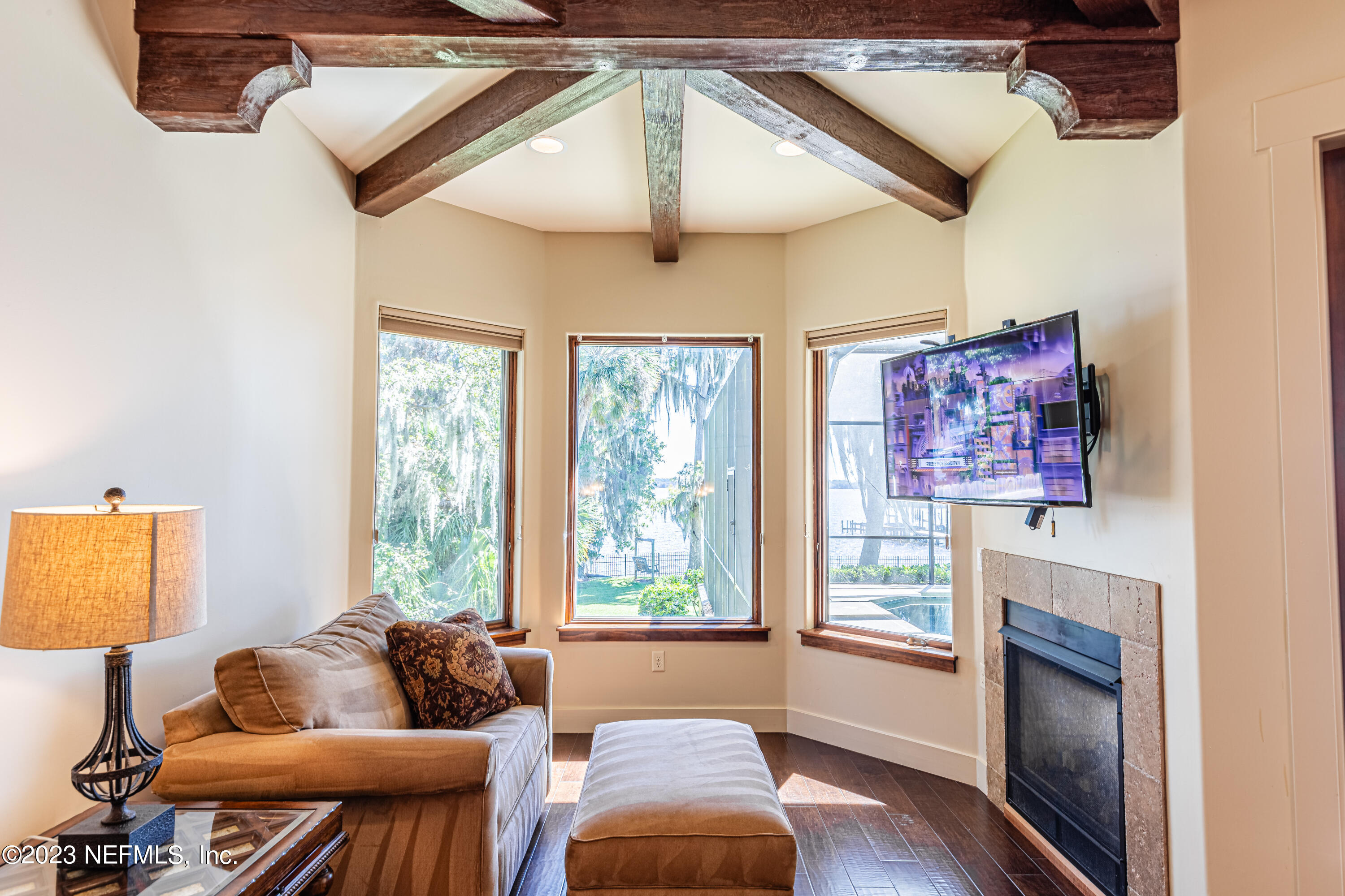 1090 DOCTORS LAKE INLET COVE