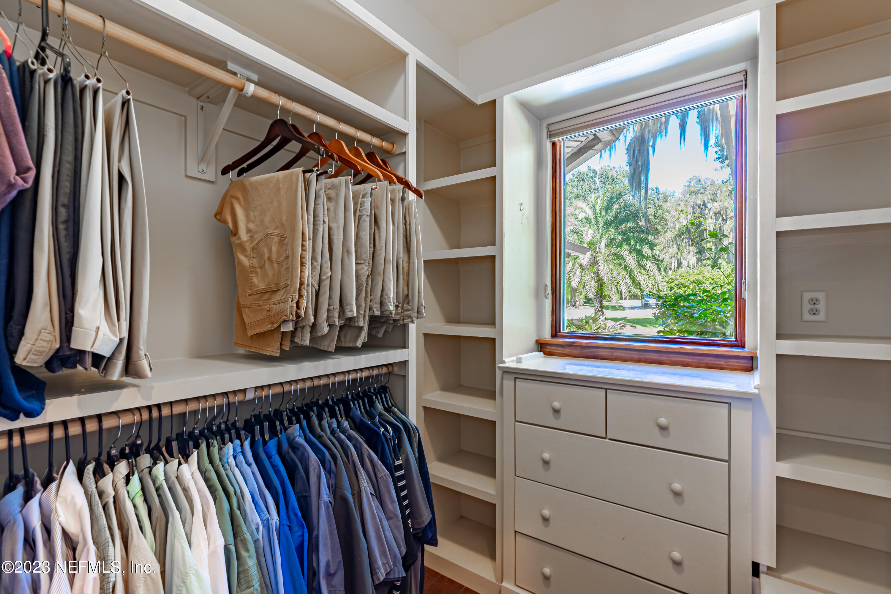 1090 DOCTORS LAKE INLET COVE