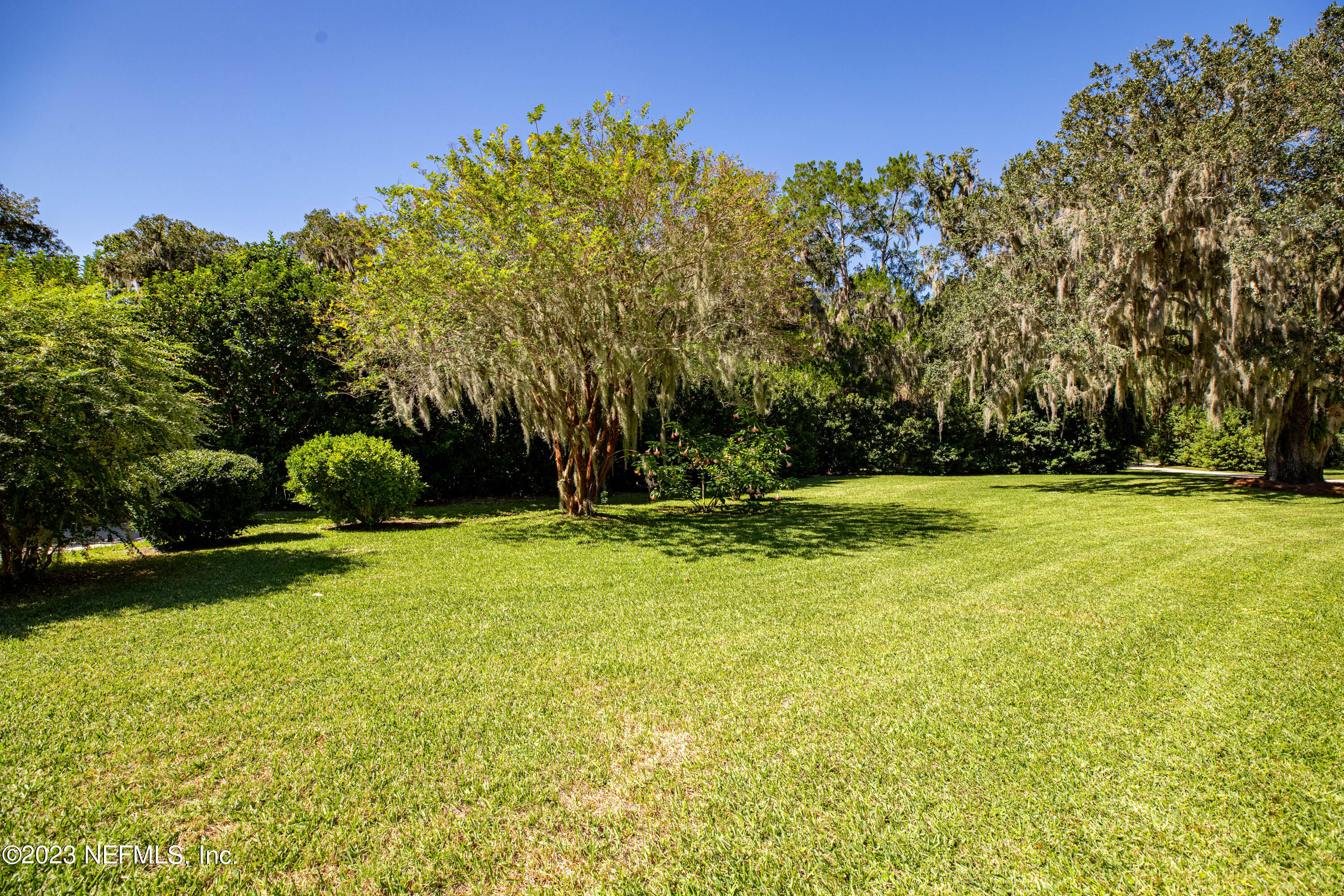 1090 DOCTORS LAKE INLET COVE