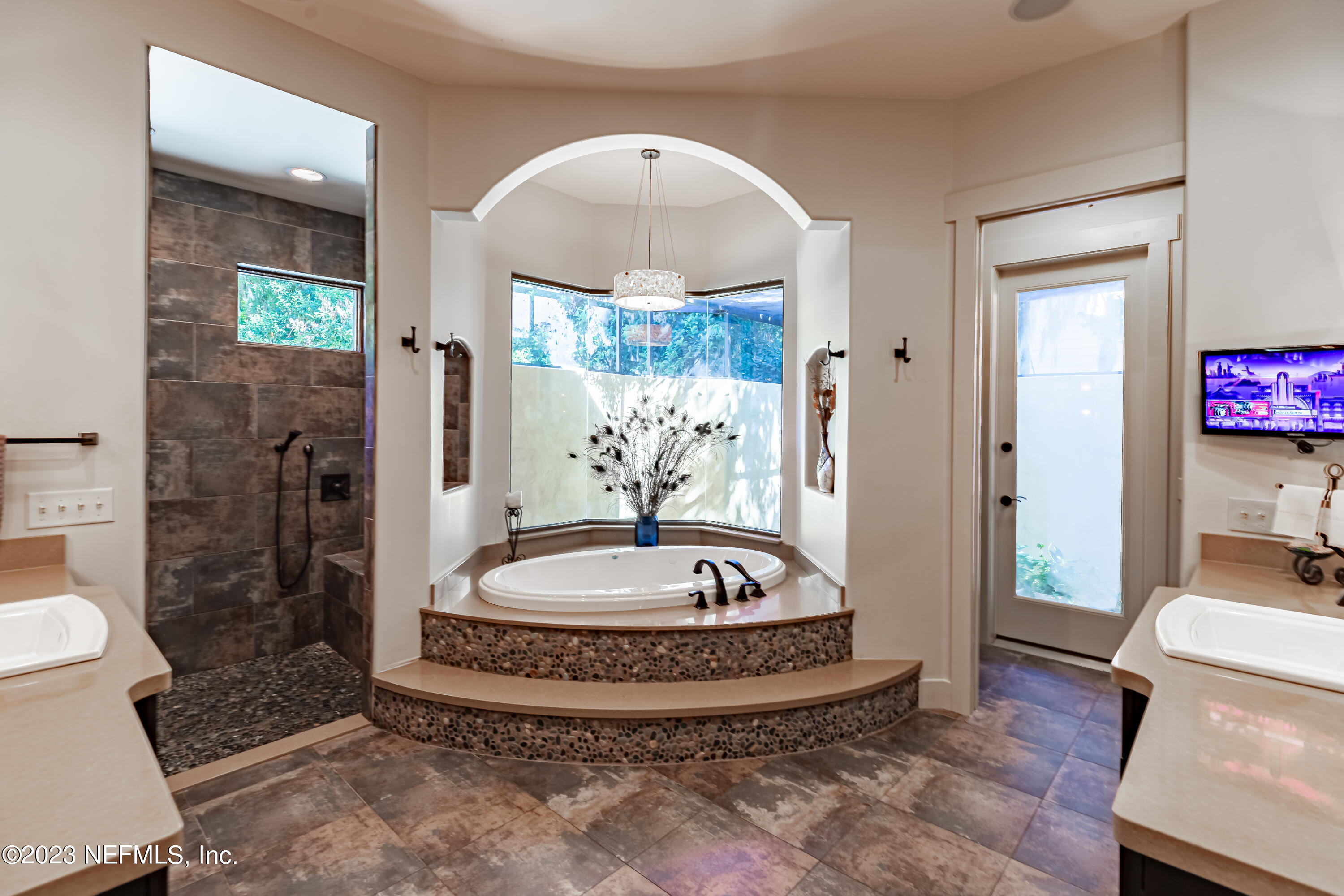 1090 DOCTORS LAKE INLET COVE