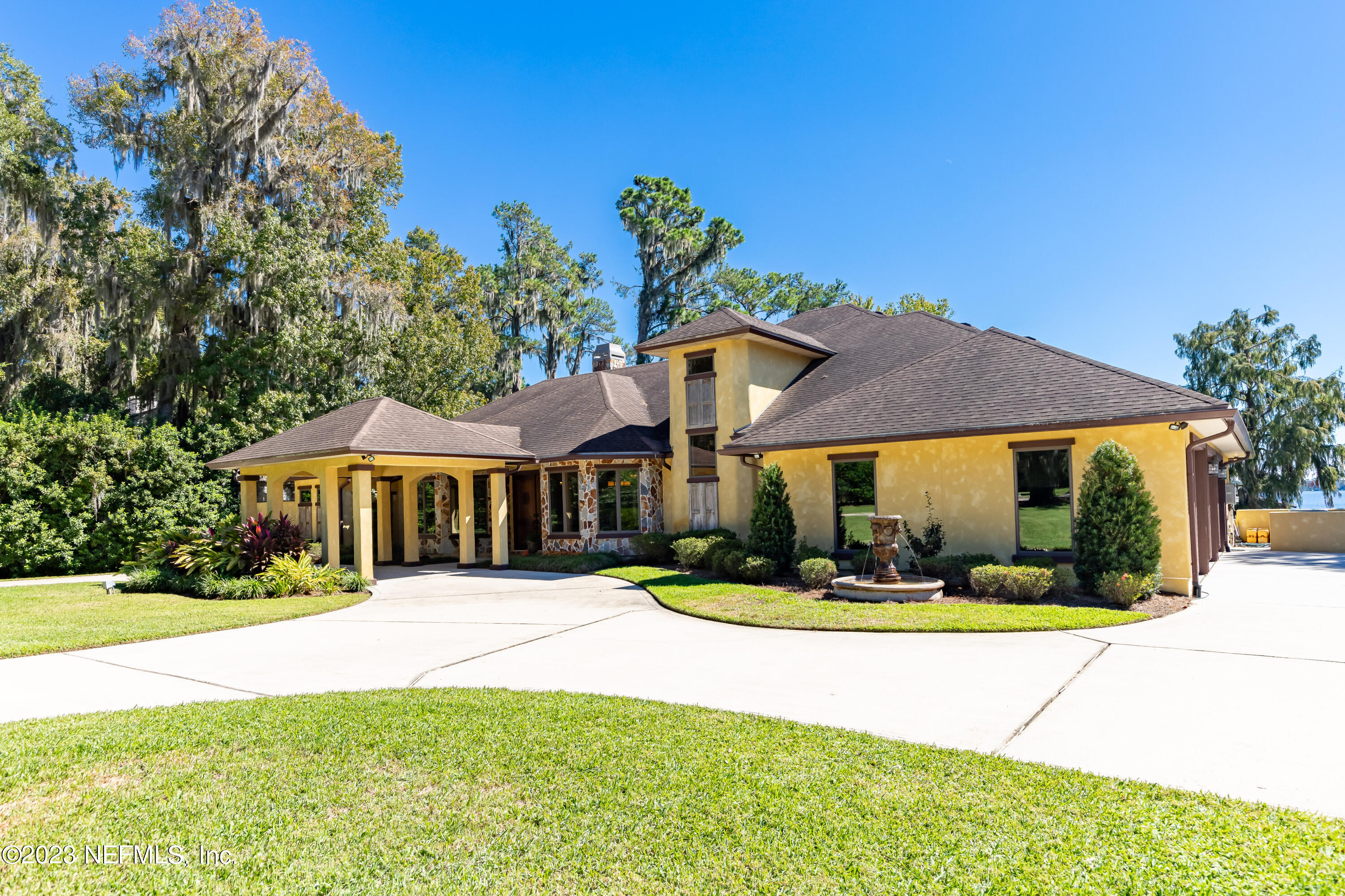 1090 DOCTORS LAKE INLET COVE