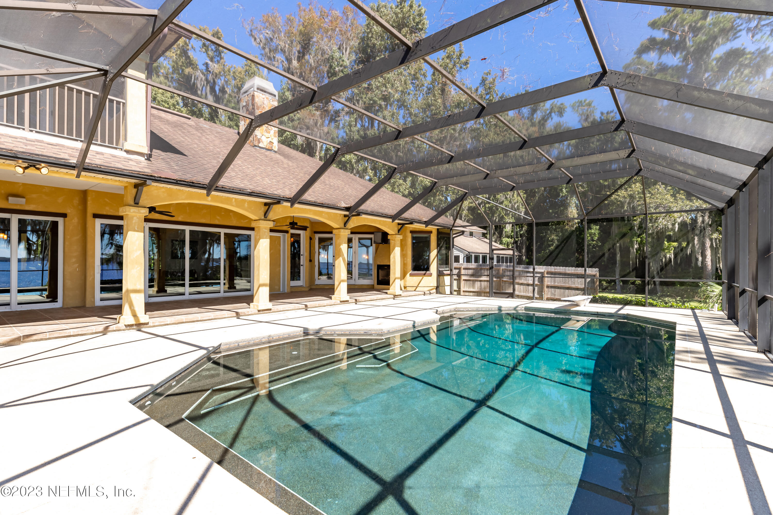 1090 DOCTORS LAKE INLET COVE