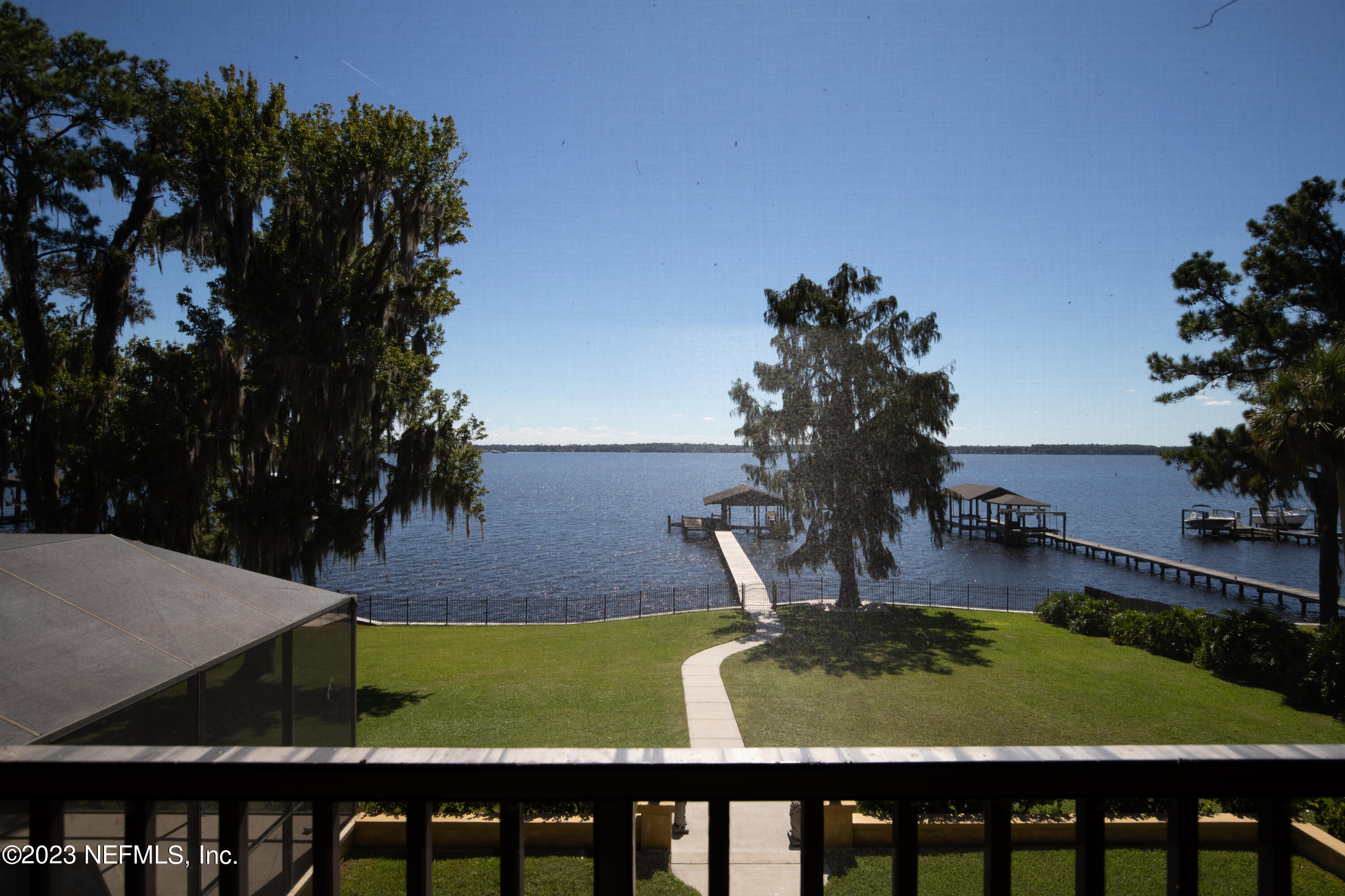 1090 DOCTORS LAKE INLET COVE