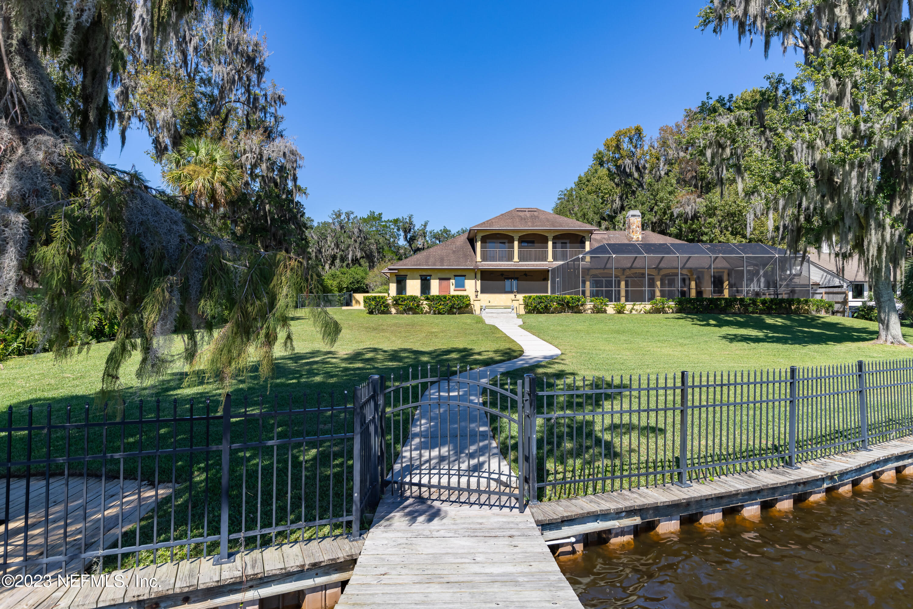 1090 DOCTORS LAKE INLET COVE