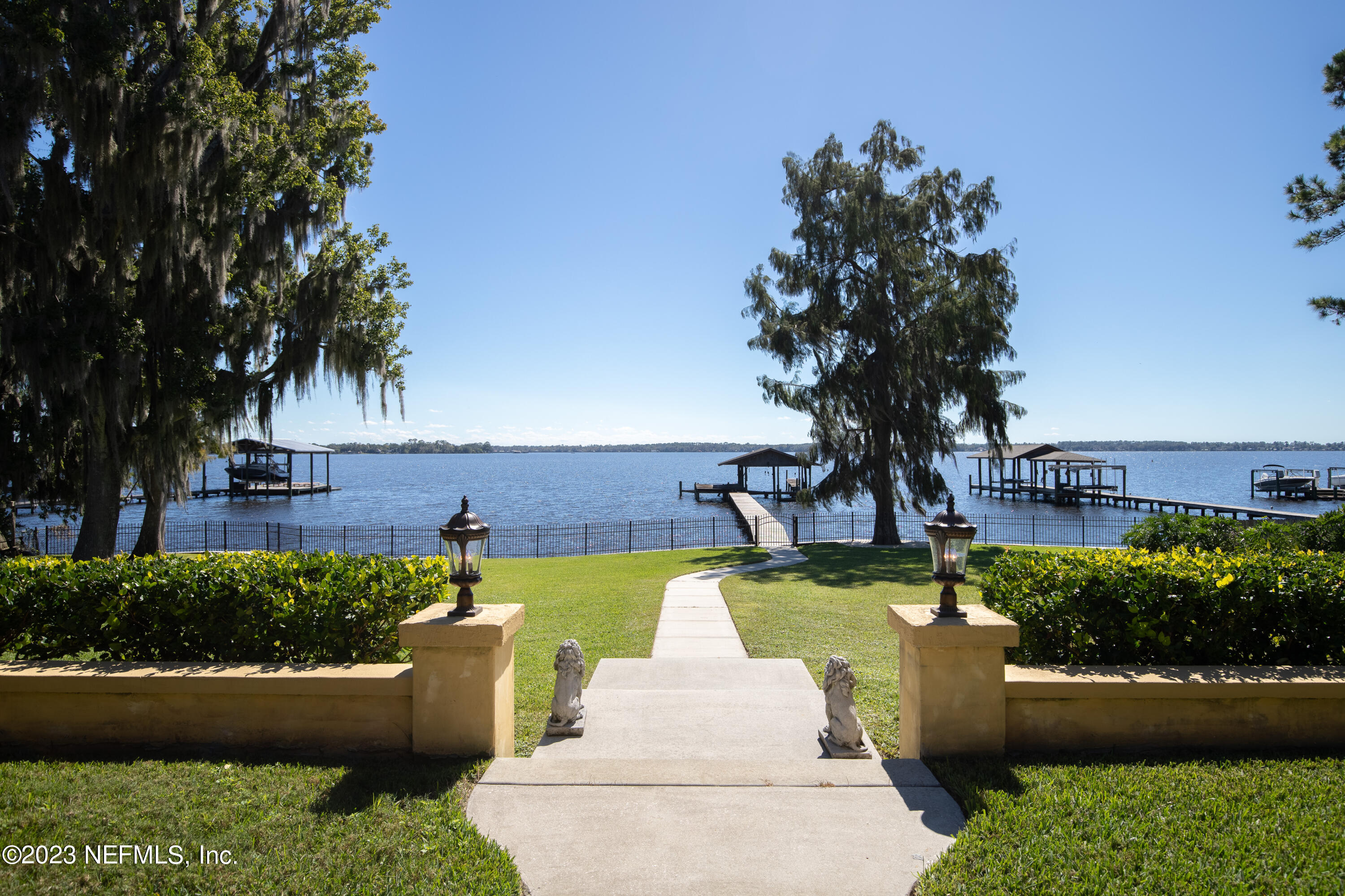 1090 DOCTORS LAKE INLET COVE