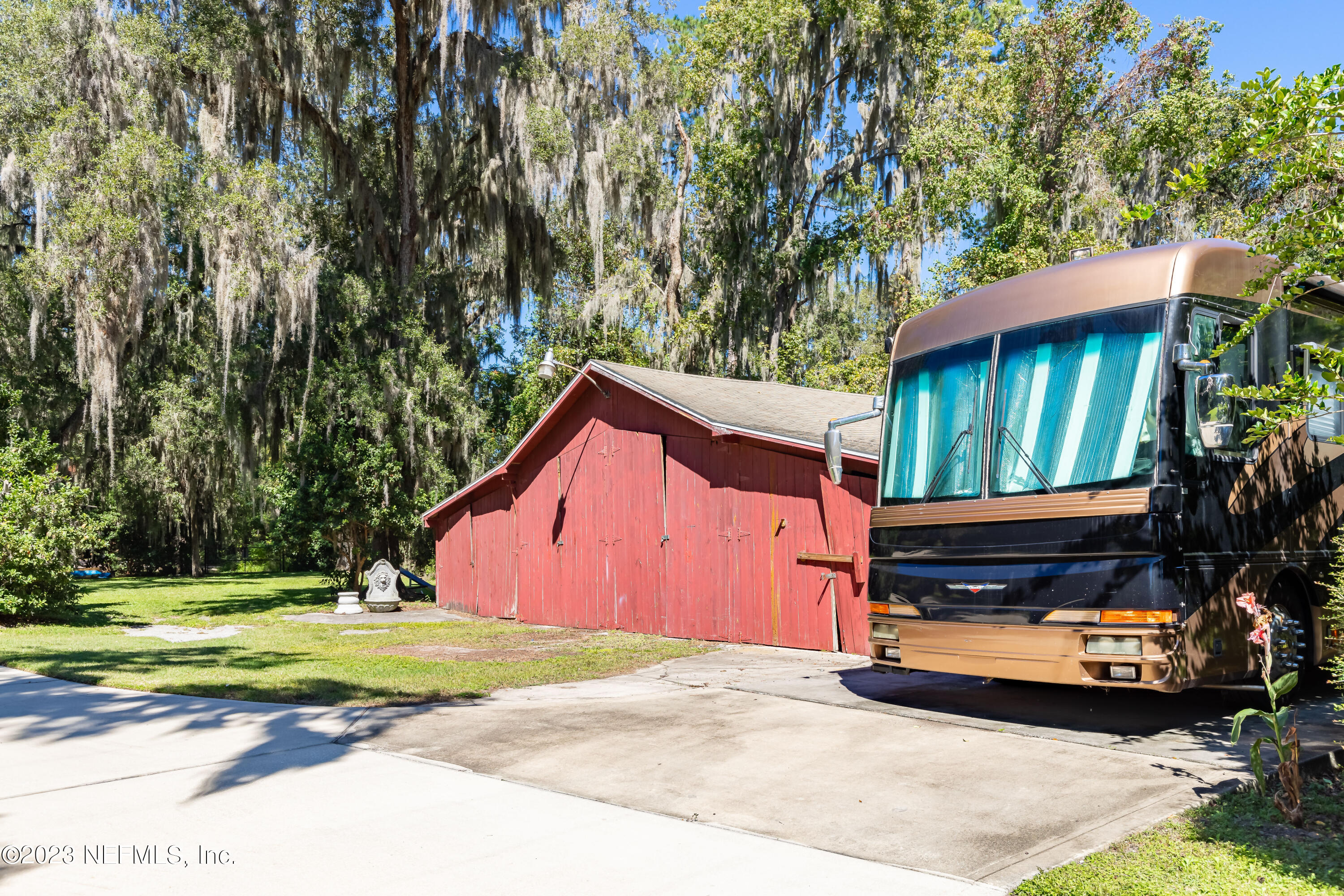 1090 DOCTORS LAKE INLET COVE