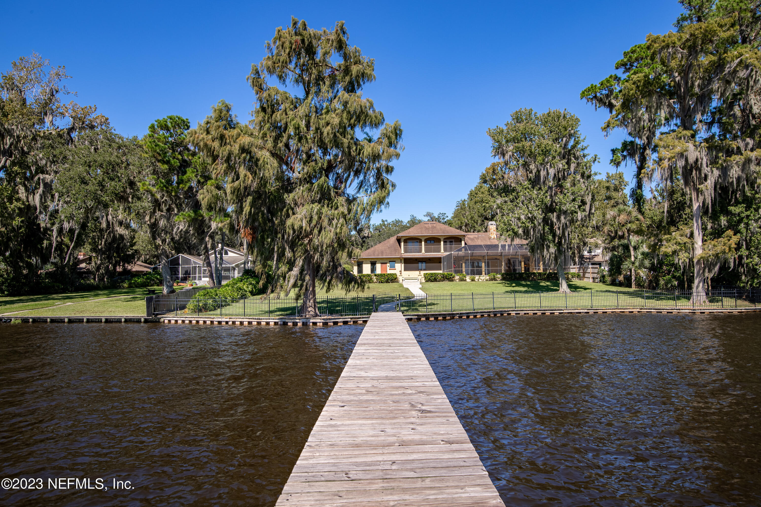 1090 DOCTORS LAKE INLET COVE