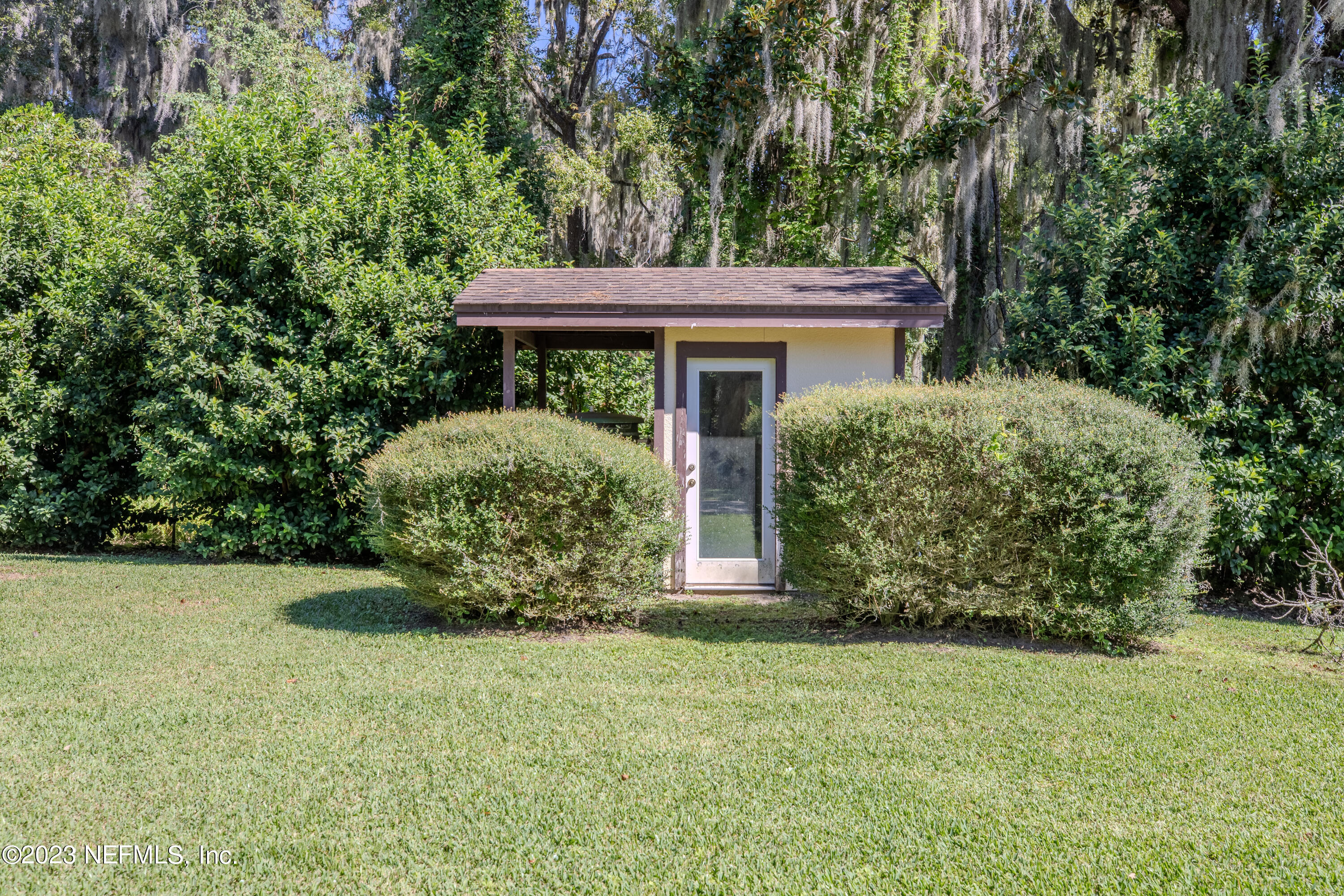 1090 DOCTORS LAKE INLET COVE