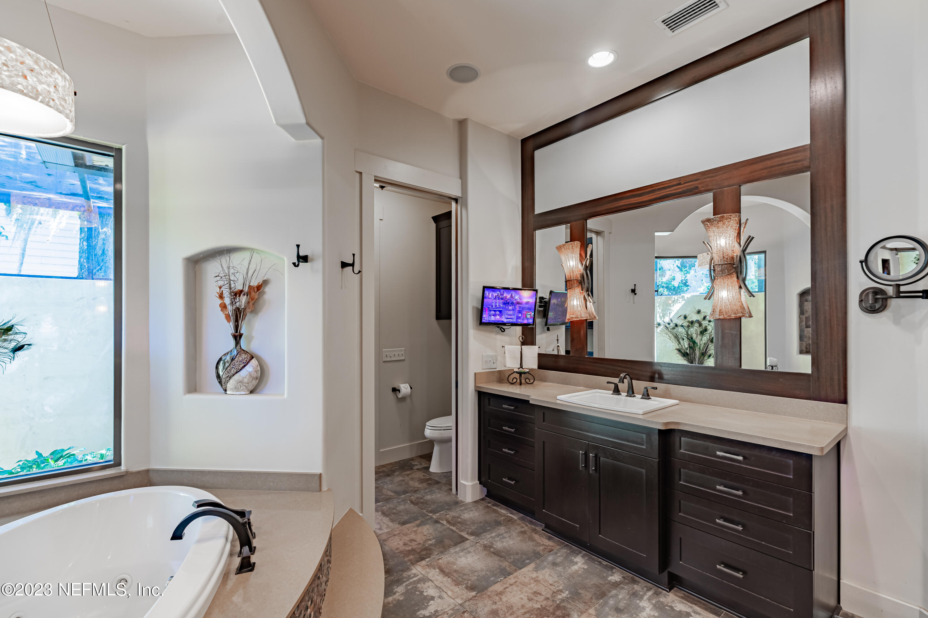 1090 DOCTORS LAKE INLET COVE
