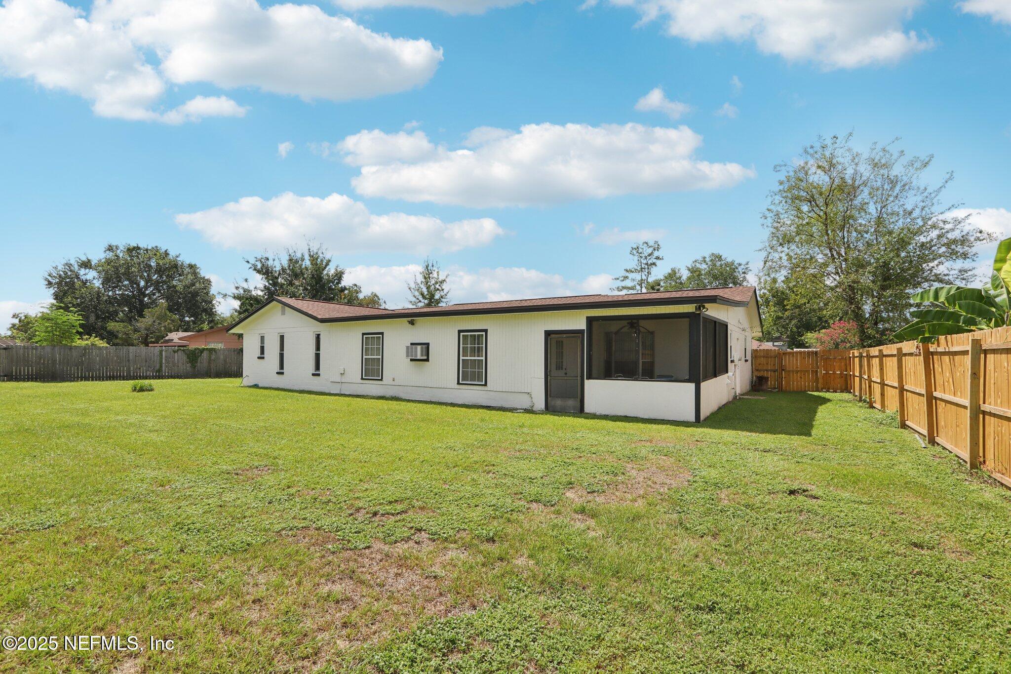 1732 PAPAYA Drive N