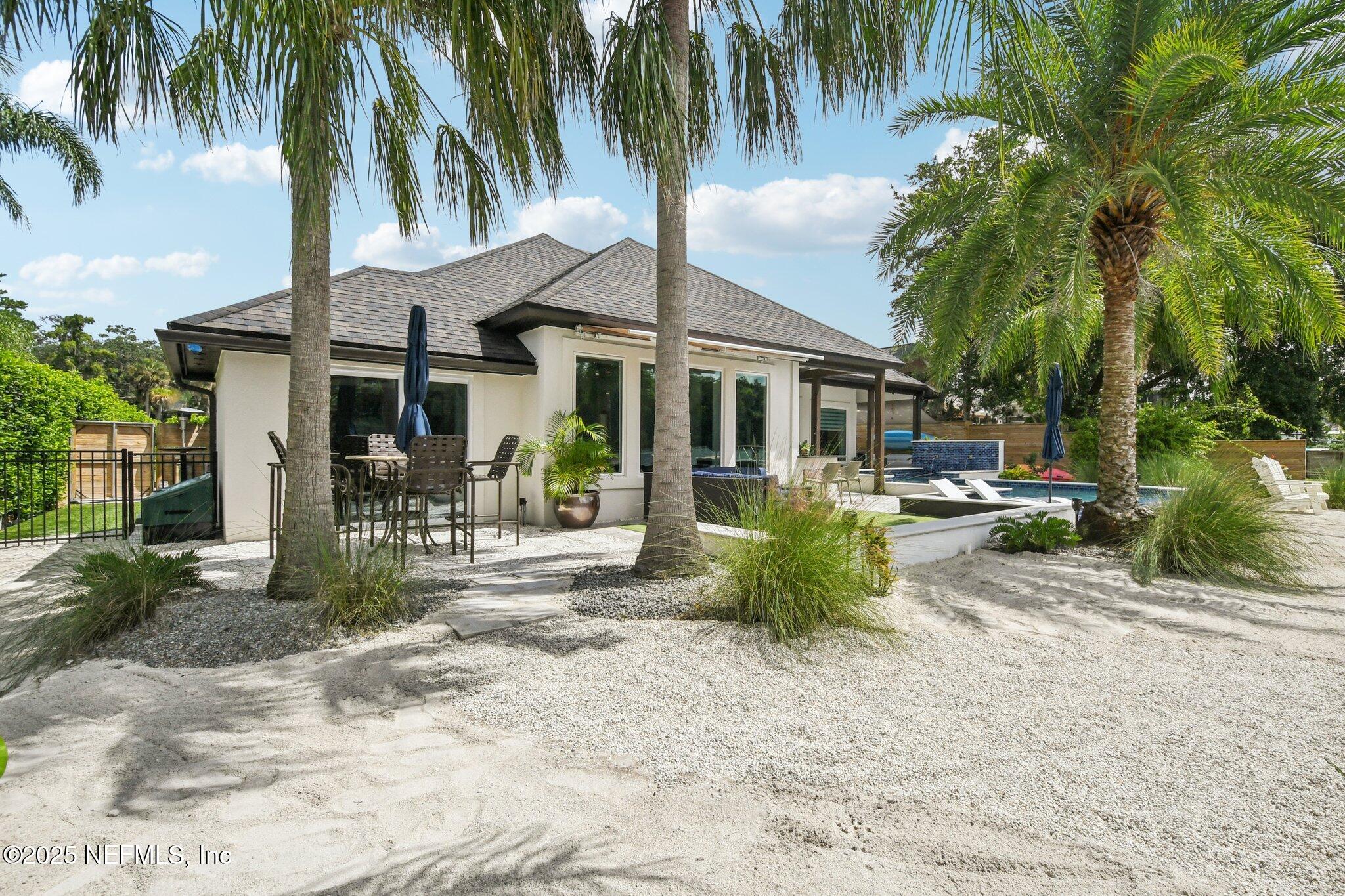 205 S ROSCOE Boulevard