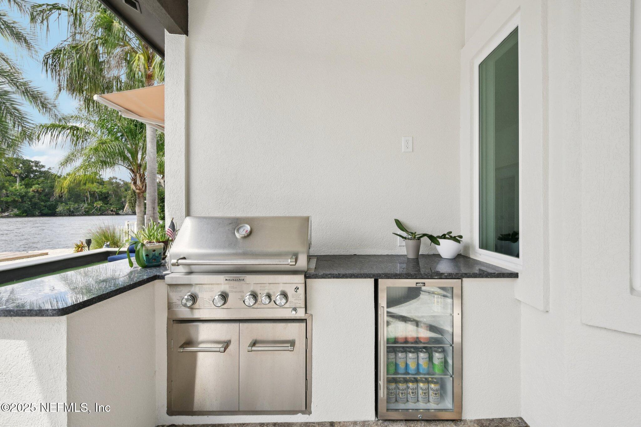 205 S ROSCOE Boulevard