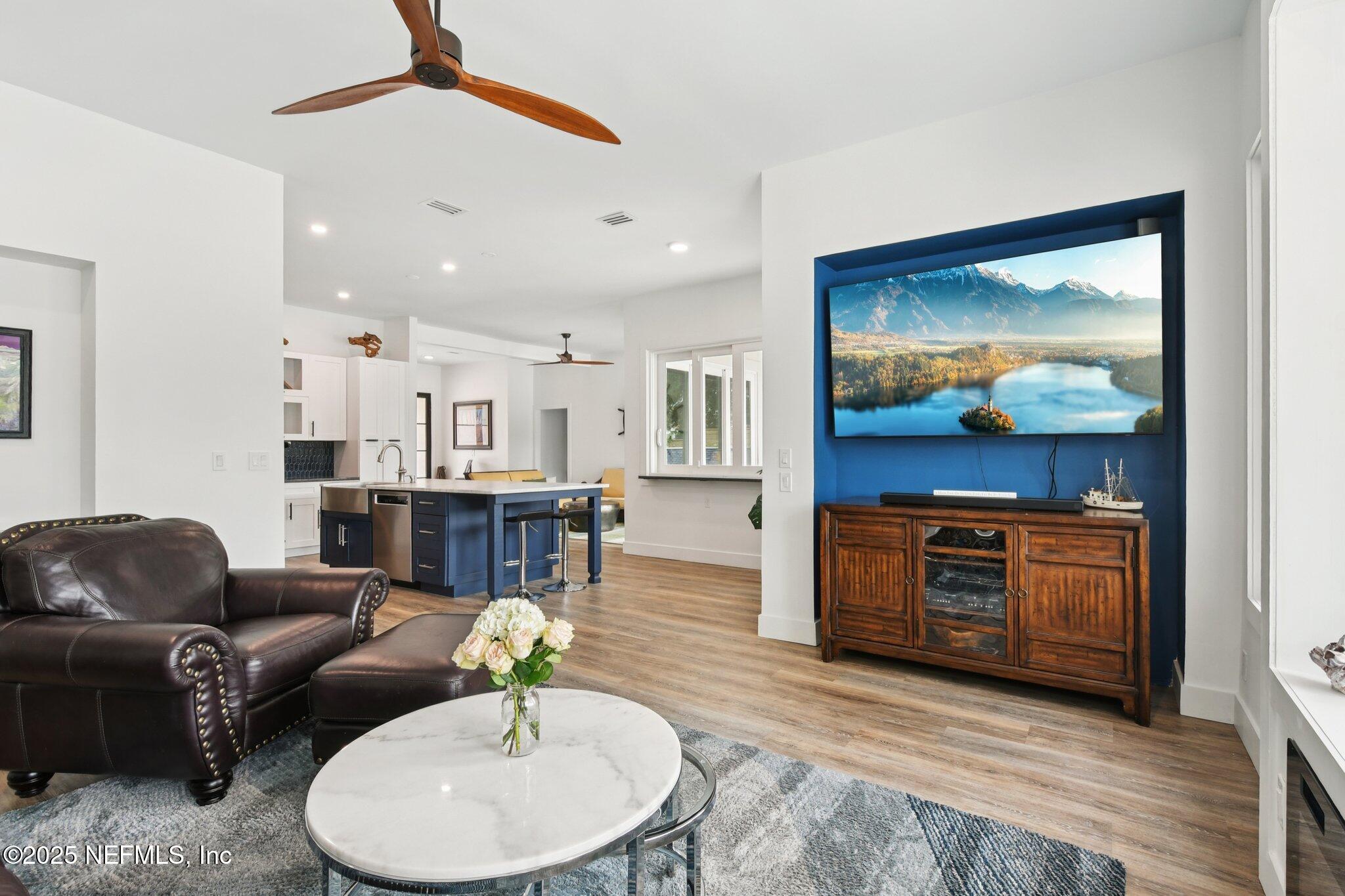 205 S ROSCOE Boulevard